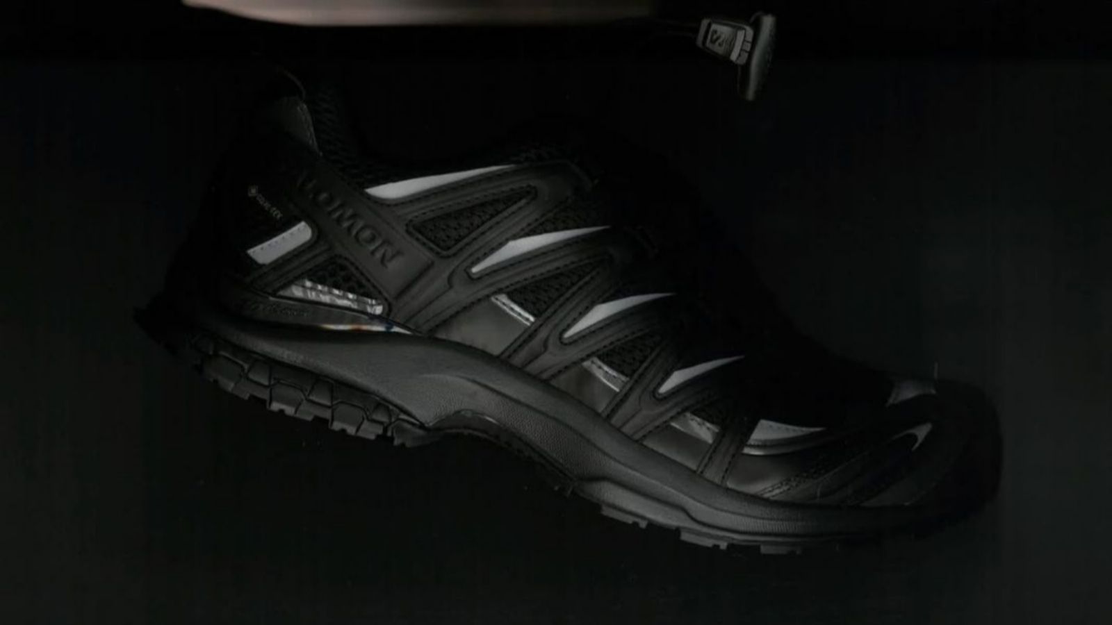 Hinh anh 1: Hinh anh doi giay Slam Jam x Salomon XA Pro 3D Gore-Tex 2026