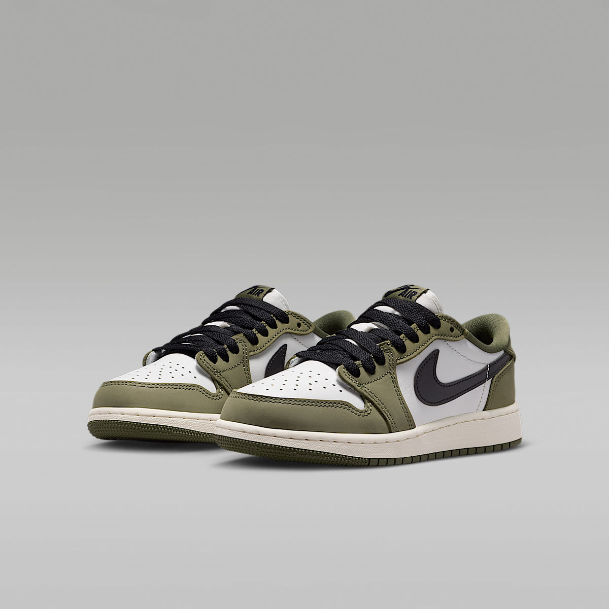 Alternative view of Giày Nike Air Jordan 1 Retro 'Medium Olive' HQ6999-200
