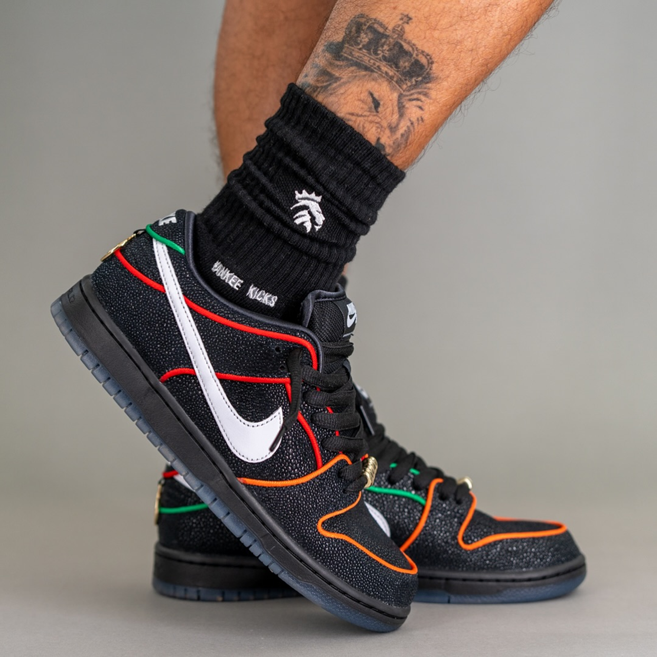 Alternative view of Giày Nike SB Dunk Low 'Bronx Girls Skate' HV1664-001