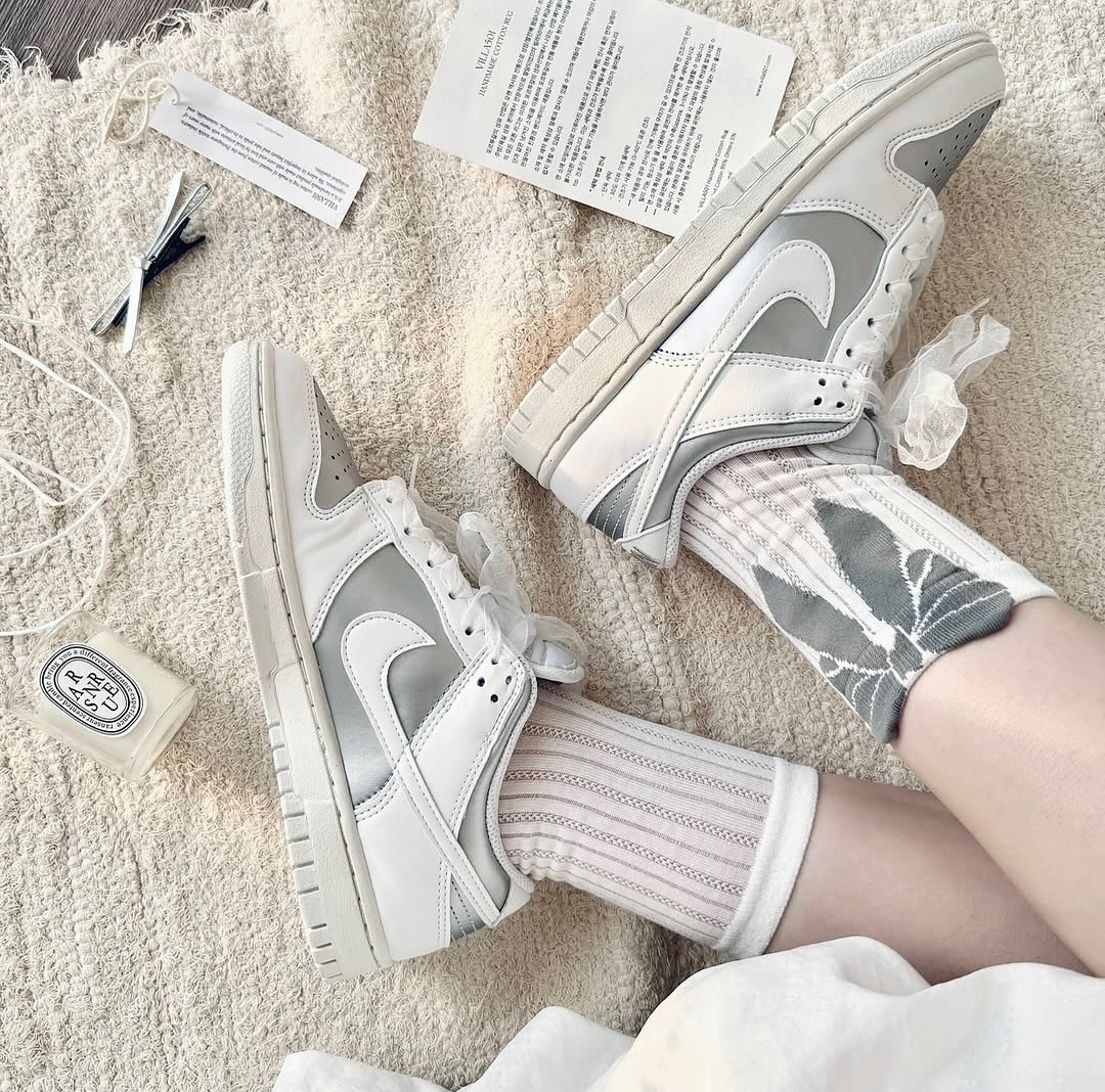 Alternative view of Giày Nike Dunk Low Next Nature 'Metallic Platinum' IB7311-001