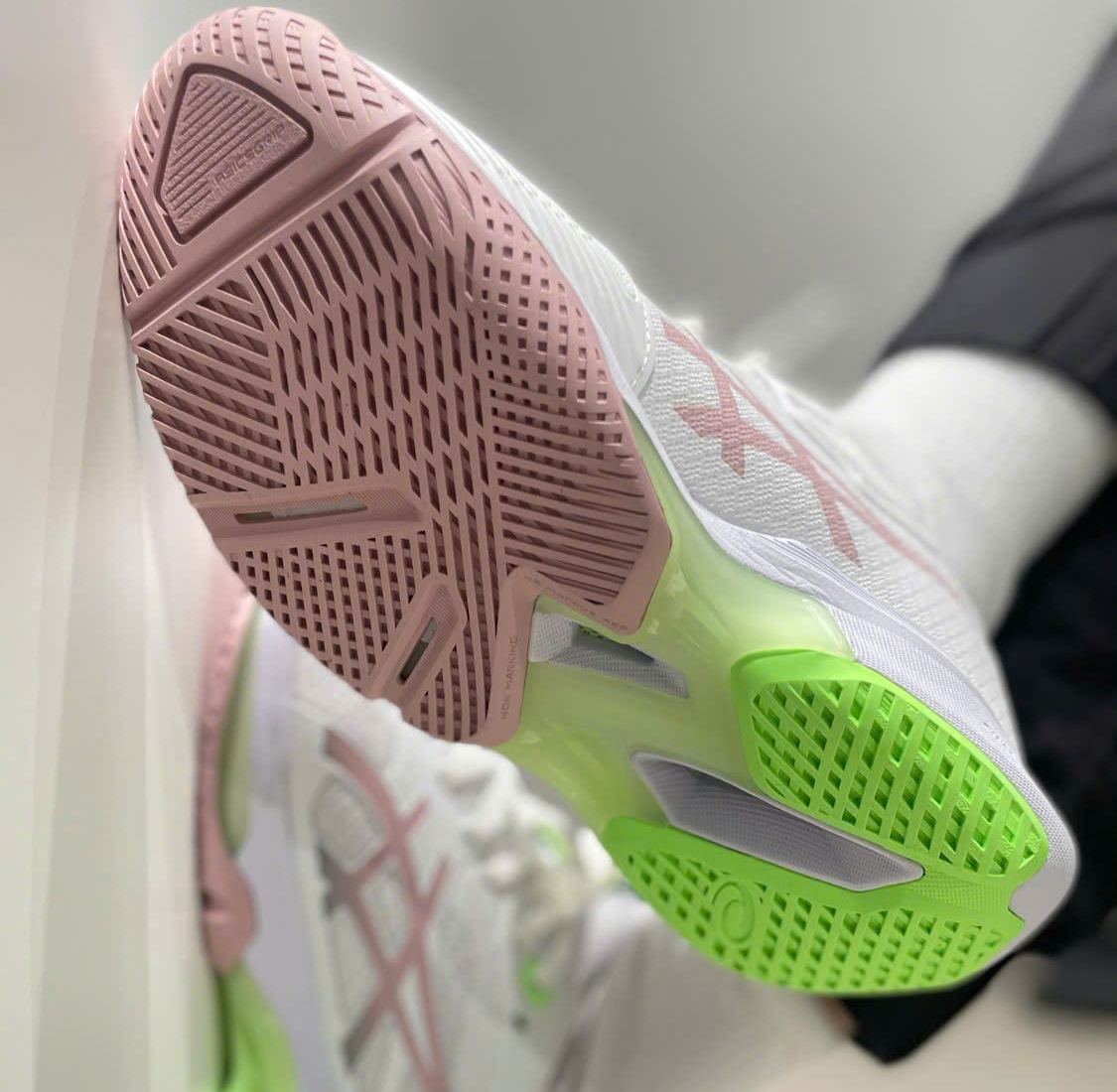 Alternative view of Giày Asics Solution Speed FF 4 'Morganite' 1042A307-100