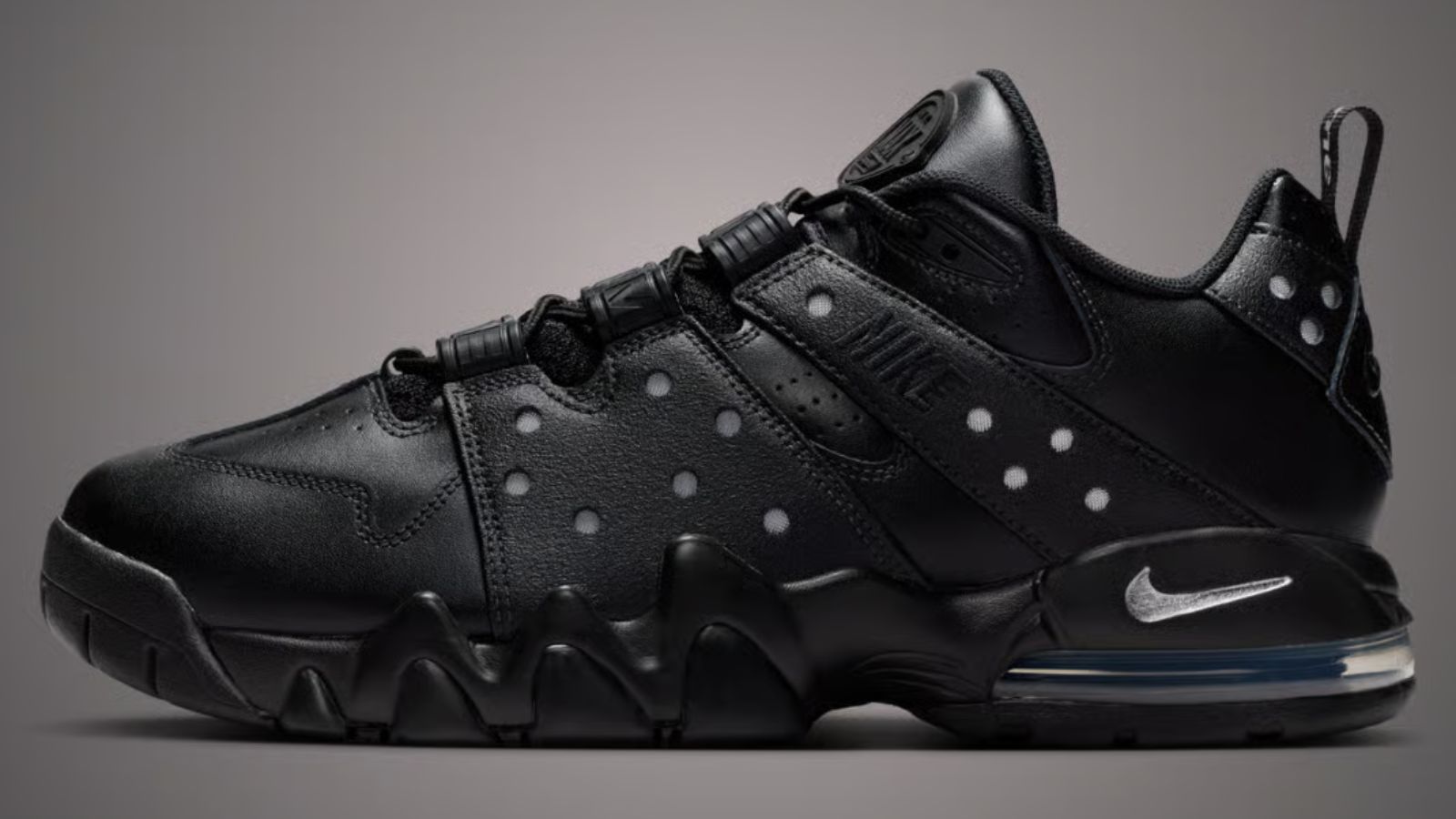 Hinh anh 1: Giay Supreme x Nike SB Air Max CB ‘94 Low phoi mau den, trang, va vang metallic cho tuan 2 SS26