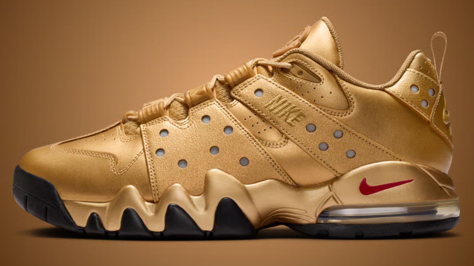 Hinh anh 3: Giay Supreme x Nike SB Air Max CB ‘94 Low phoi mau den, trang, va vang metallic cho tuan 2 SS26