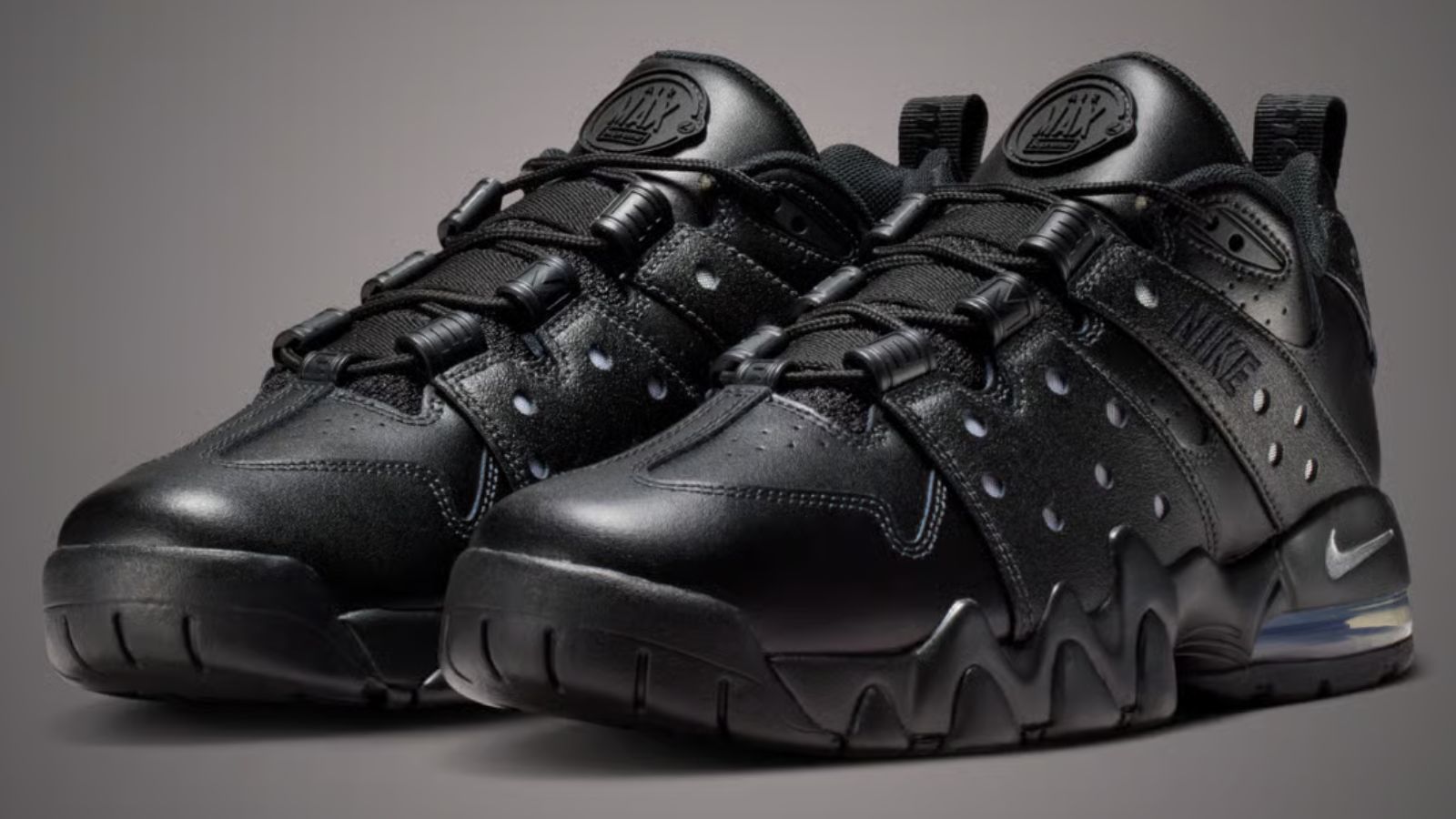 Hinh anh 5: Giay Supreme x Nike SB Air Max CB ‘94 Low phoi mau den, trang, va vang metallic cho tuan 2 SS26