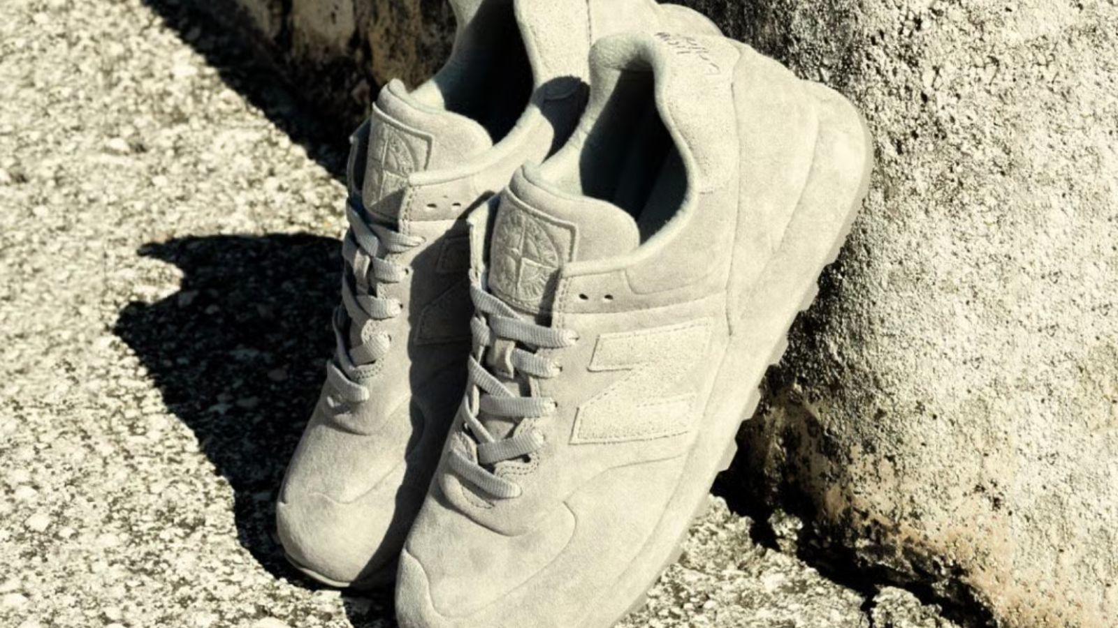 Hinh anh 1: Hinh anh giay Stone Island x New Balance 574 Ghost phien ban Dust Grey, Dark Beige, Slate Blue