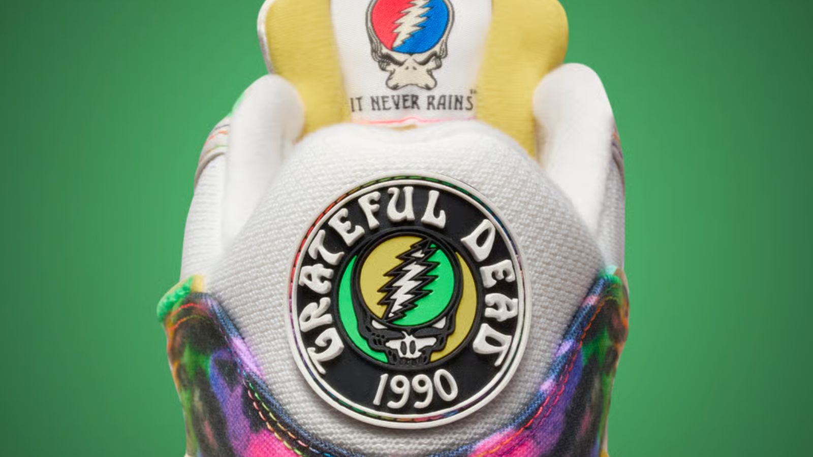 Hinh anh 6: Nike Air Max 90 Grateful Ducks phien ban restock 2026 voi thiet ke tie-dye va gau nhay mua.