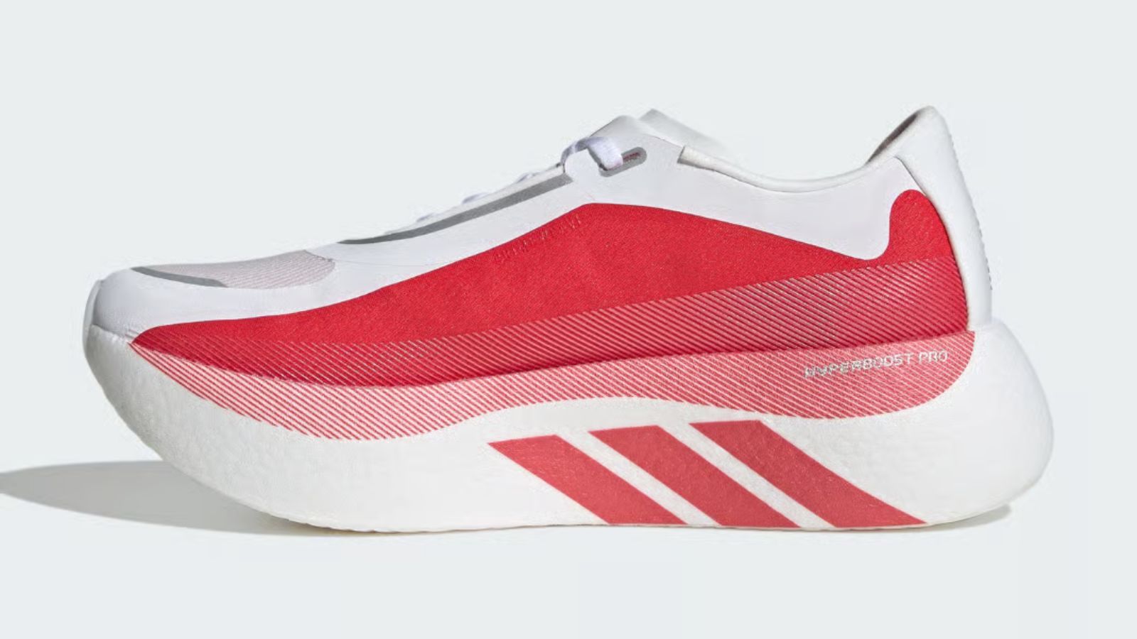 Hinh anh 2: Zinedine Zidane di giay adidas Hyperboost Edge 2026 tai Dubai