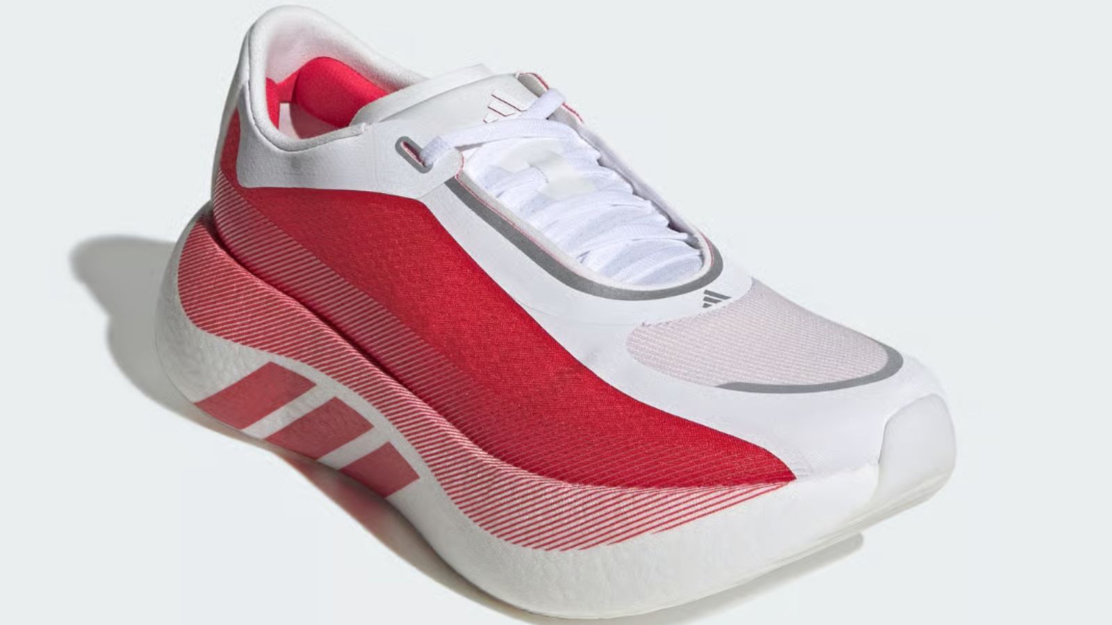 Hinh anh 3: Zinedine Zidane di giay adidas Hyperboost Edge 2026 tai Dubai