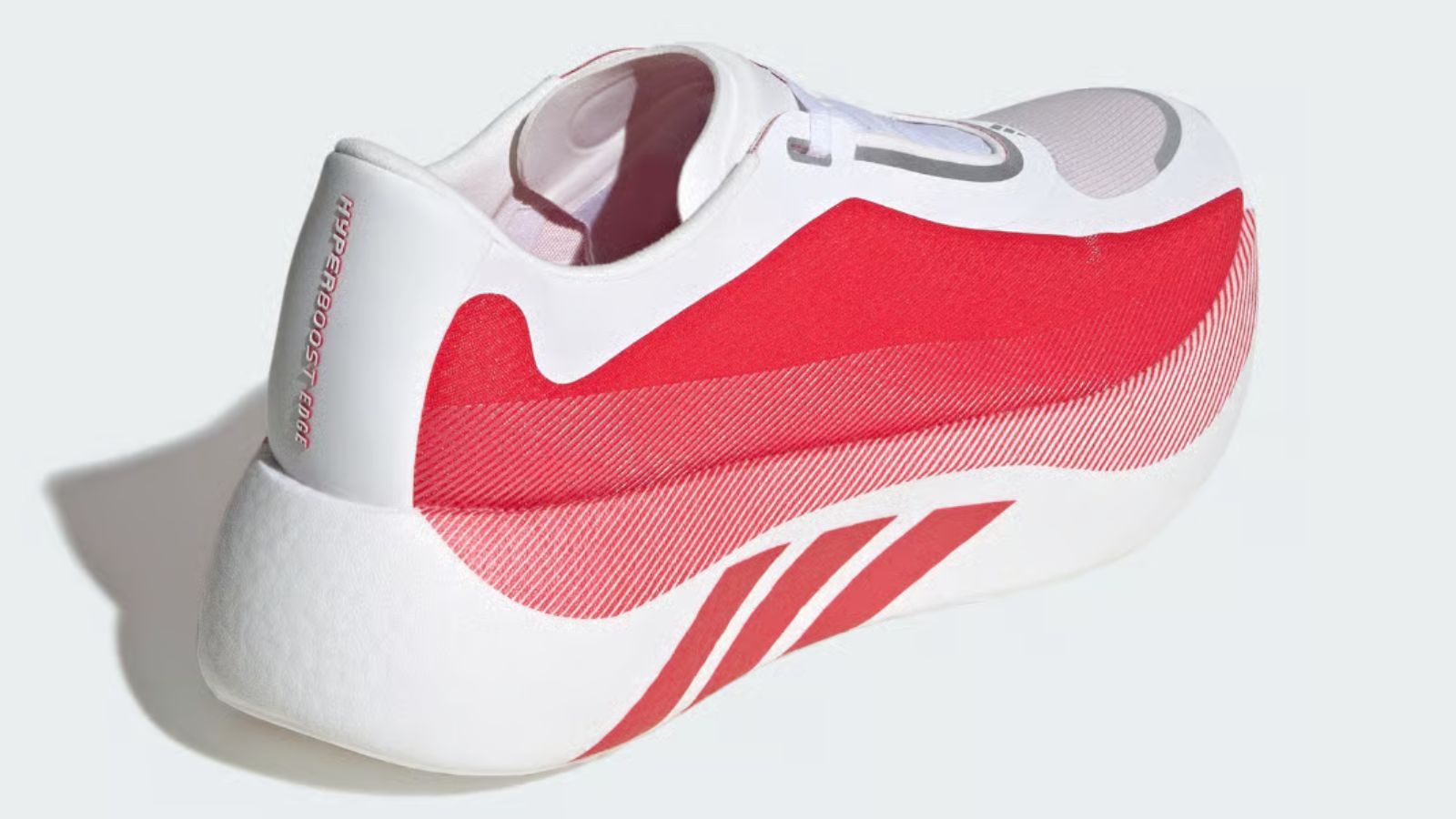 Hinh anh 4: Zinedine Zidane di giay adidas Hyperboost Edge 2026 tai Dubai