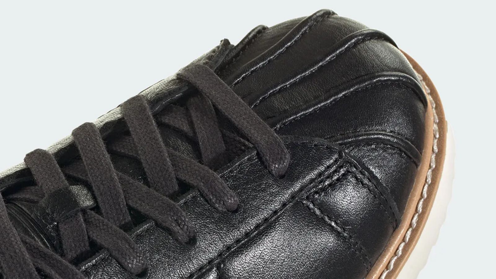 Hinh anh 5: adidas Superstar Lux 2026 mau den, phong cach formal