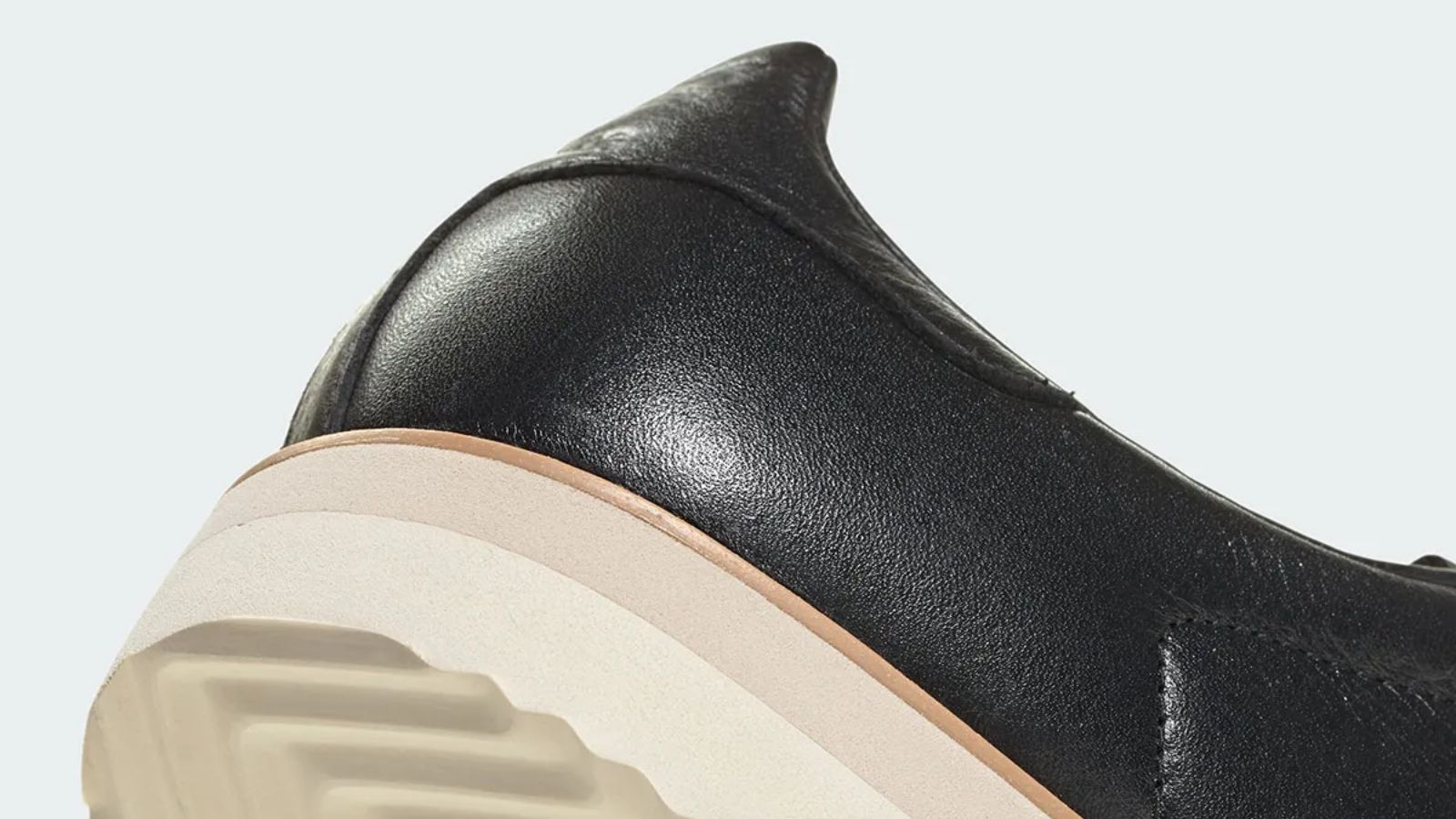 Hinh anh 6: adidas Superstar Lux 2026 mau den, phong cach formal