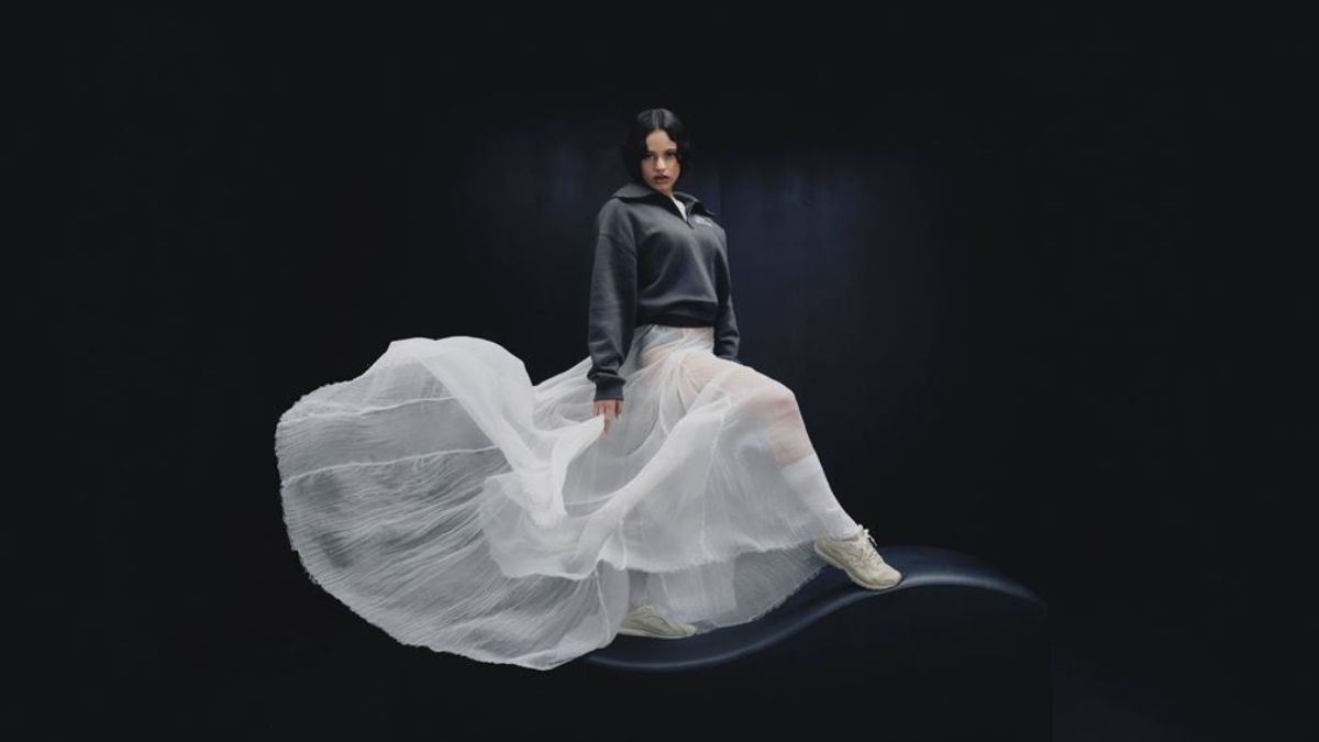 ROSALIA cung giay New Balance 204L trong chien dich quang ba moi