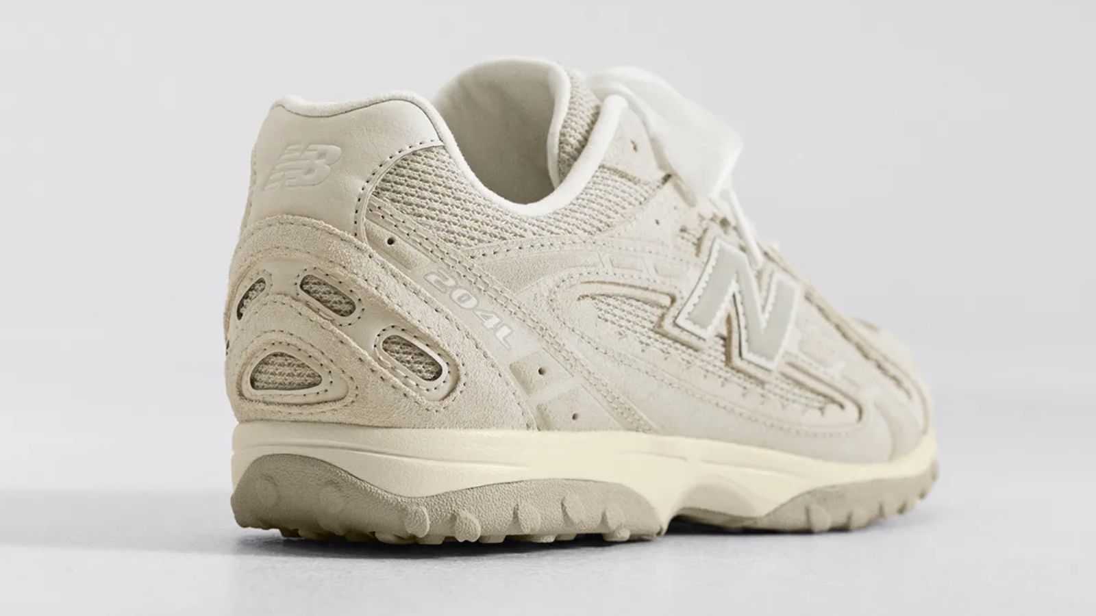 Hinh anh 2: ROSALIA cung giay New Balance 204L trong chien dich quang ba moi