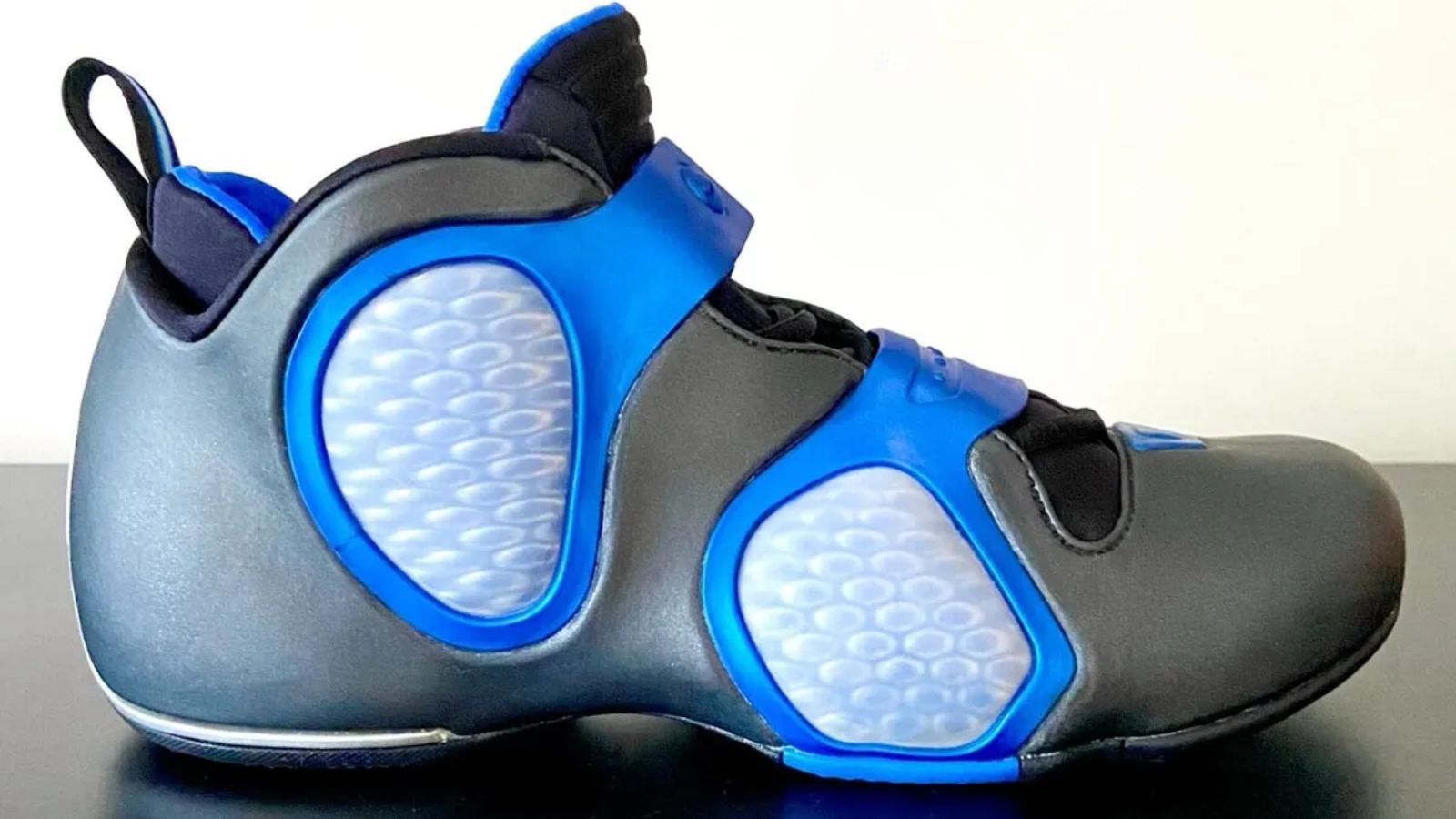 Hinh anh 4: Hinh anh Nike Air Flightposite III, doi giay bong ro bieu tuong cua Nike tu thap nien 1990, se tai xuat vao nam 2027