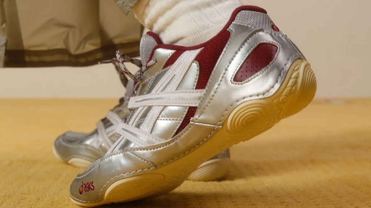 ASICS Hypersync - Sneaker cong nghe va dang thap voi hai phoi mau noi bat