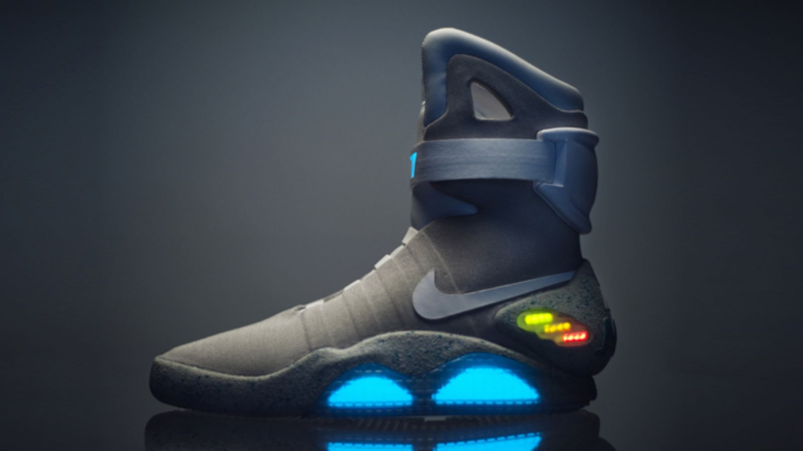 Hinh anh 6: Nike Mag - doi giay tu buoc day noi tieng tu phim Back to the Future