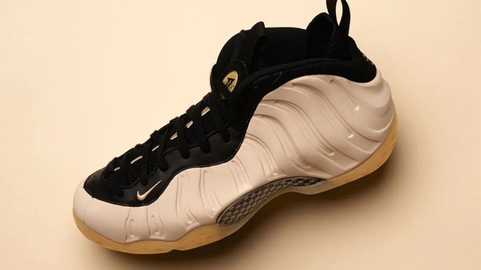 Hinh anh 2: Hinh anh giay Nike Foamposite voi thiet ke tao bao va mau sac noi bat