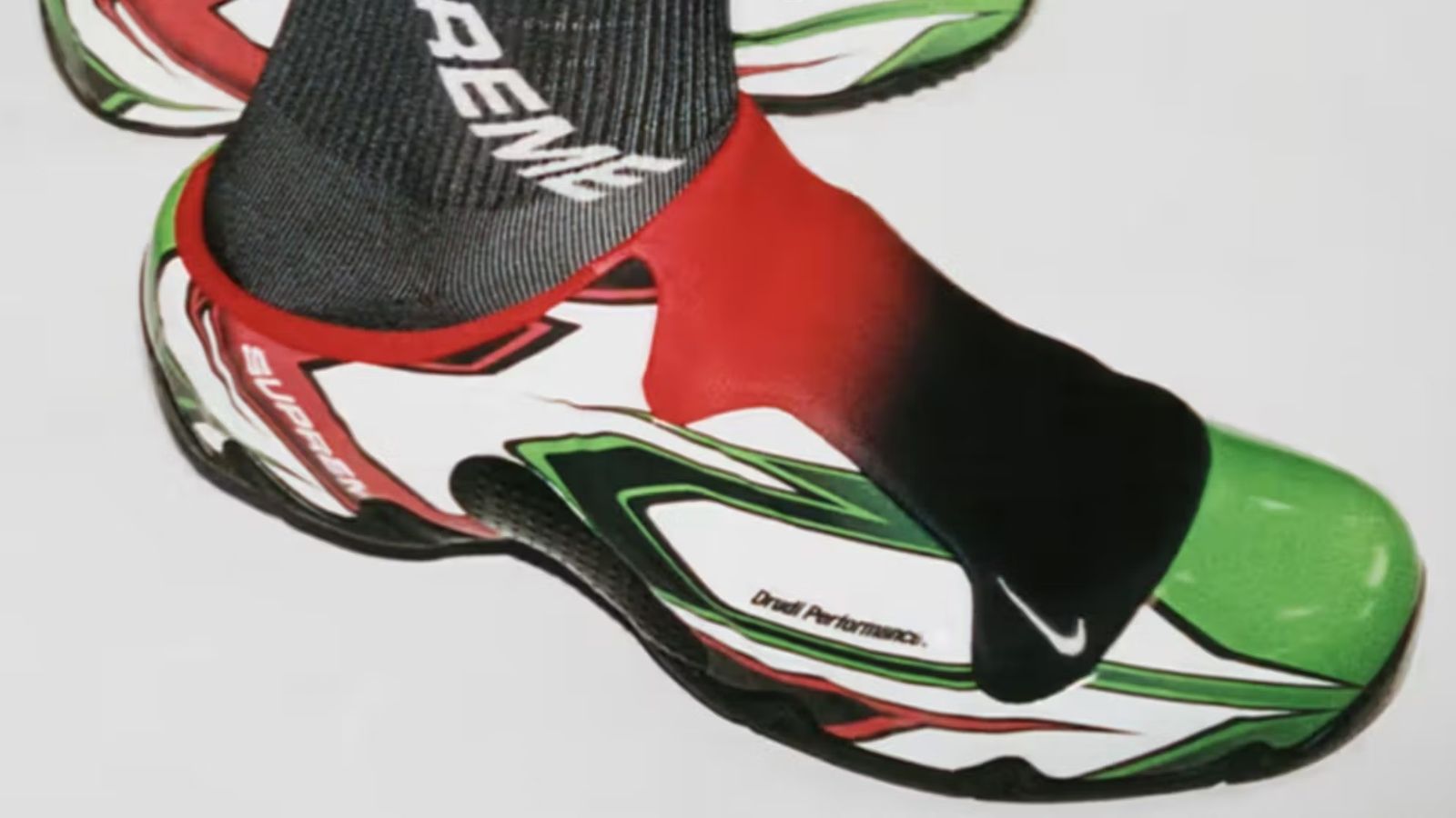 Hinh anh 9: Hinh anh giay Nike Foamposite voi thiet ke tao bao va mau sac noi bat