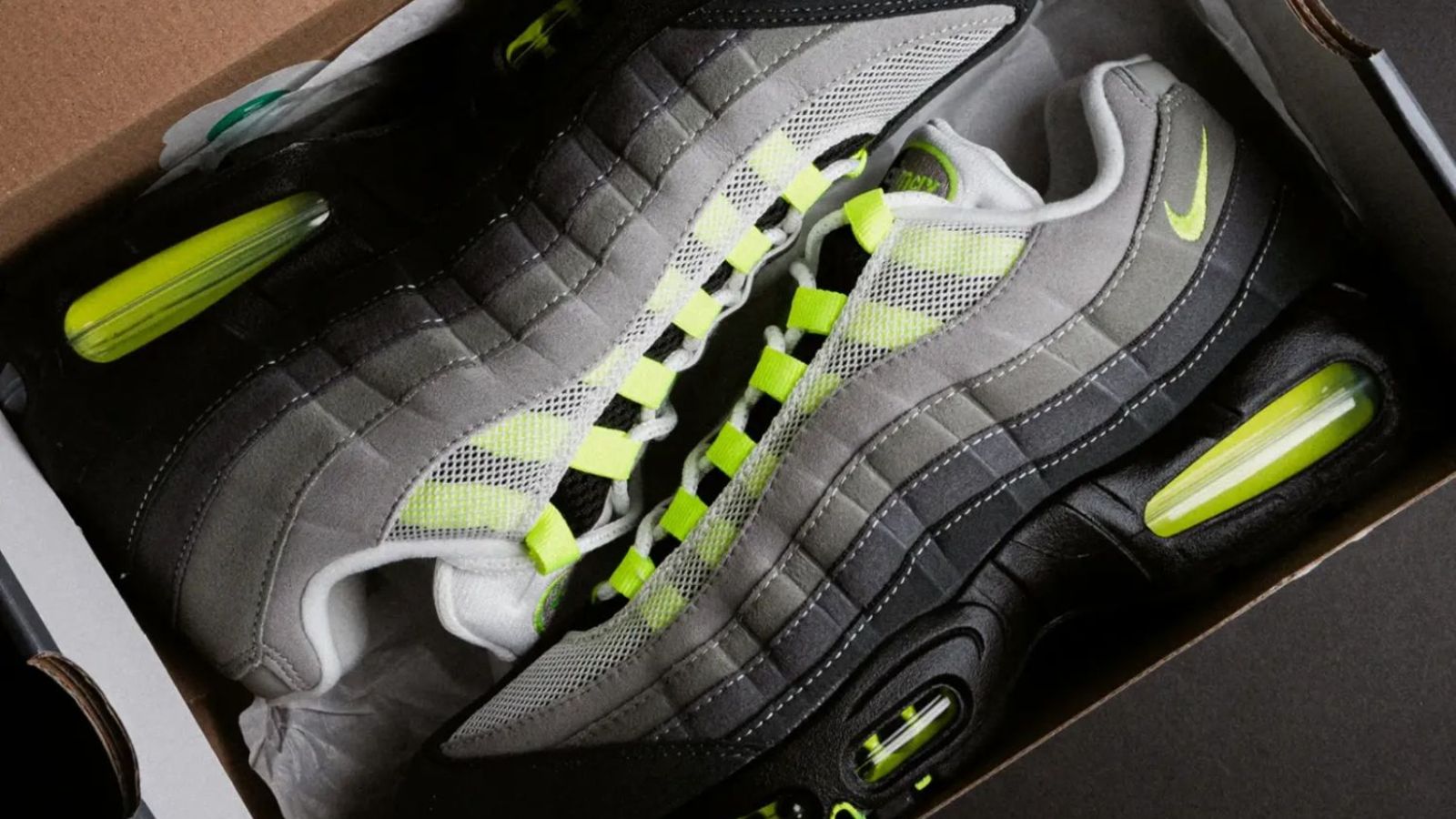 Hinh anh 1: Nike Air Max 95 “Neon” 2025/26 va 2020 voi thiet ke Air unit moi