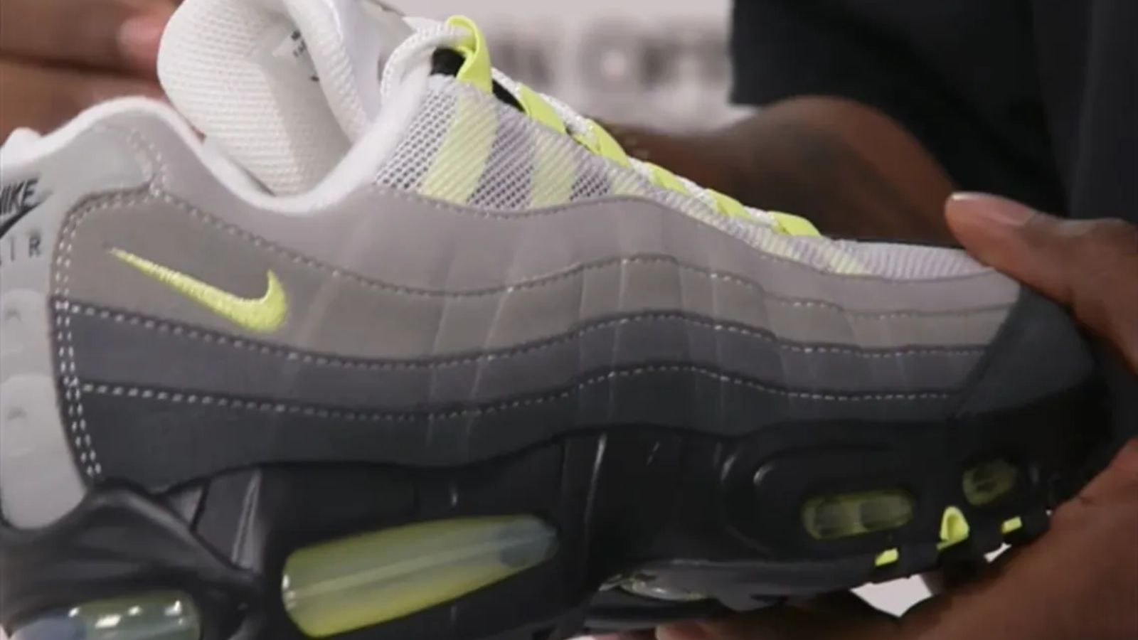 Hinh anh 2: Nike Air Max 95 “Neon” 2025/26 va 2020 voi thiet ke Air unit moi