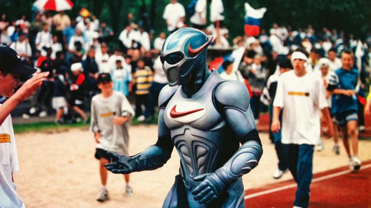 Hinh anh Swooshman, sieu anh hung voi logo Nike, bieu tuong marketing cua Nike thap nien 90