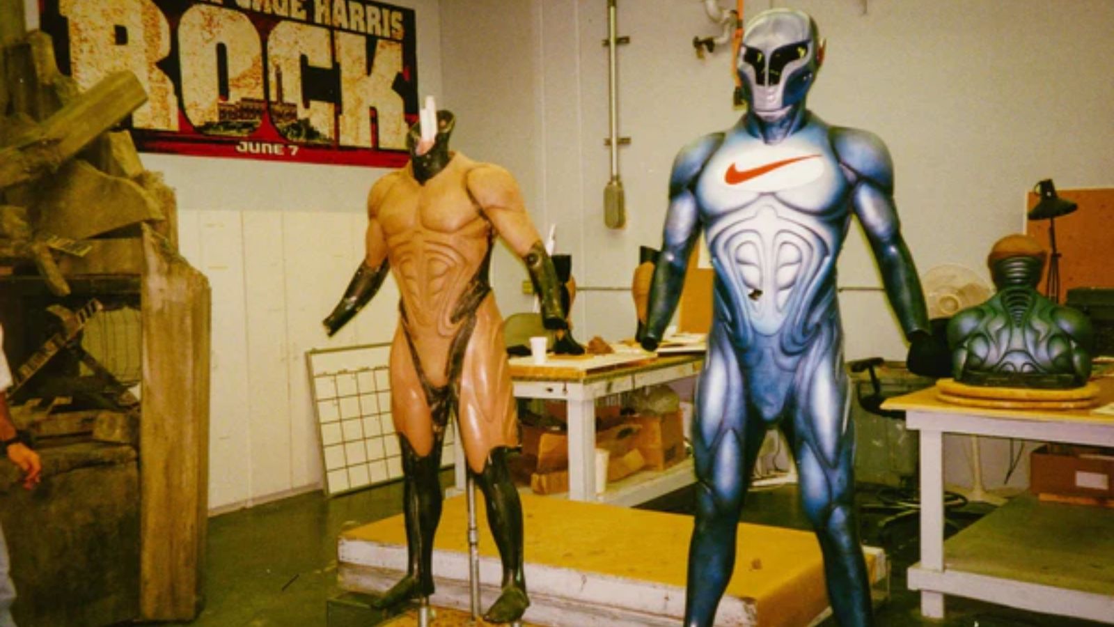 Hinh anh 5: Hinh anh Swooshman, sieu anh hung voi logo Nike, bieu tuong marketing cua Nike thap nien 90