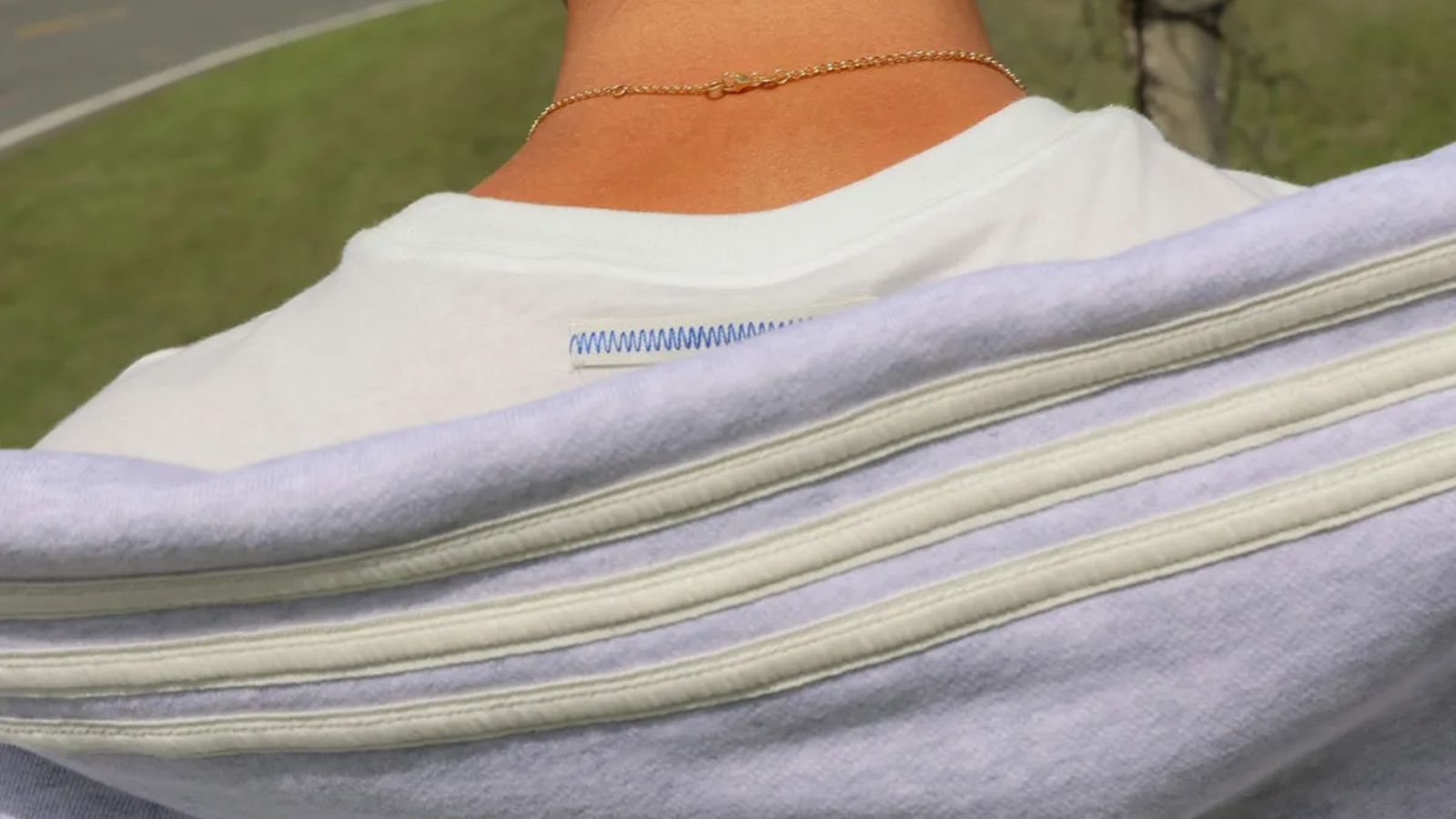 Hinh anh 8: Bad Bunny x adidas Originals - Bo suu tap thoi trang streetwear