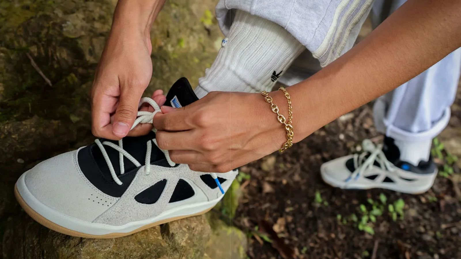 Hinh anh 9: Bad Bunny x adidas Originals - Bo suu tap thoi trang streetwear