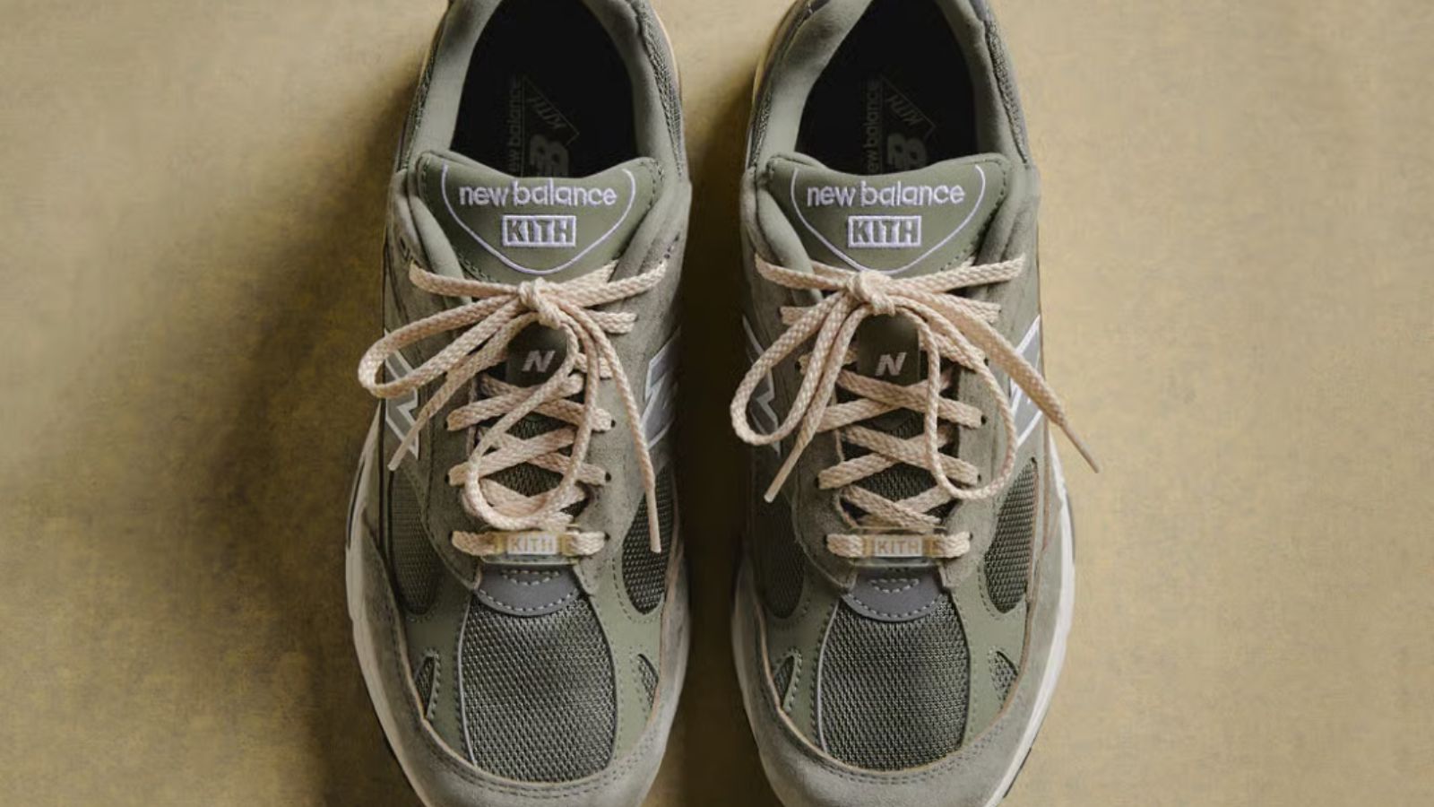 Hinh anh 5: Kith x New Balance 991 Made in UK Spring 101 voi thiet ke greyscale va chat lieu cao cap.