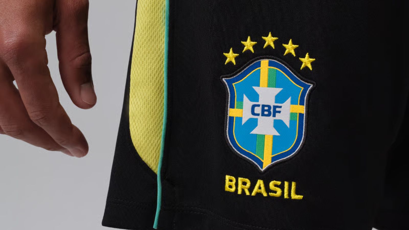 Hinh anh 8: Bo suu tap Jordan Brand va Lien doan Bong da Brazil