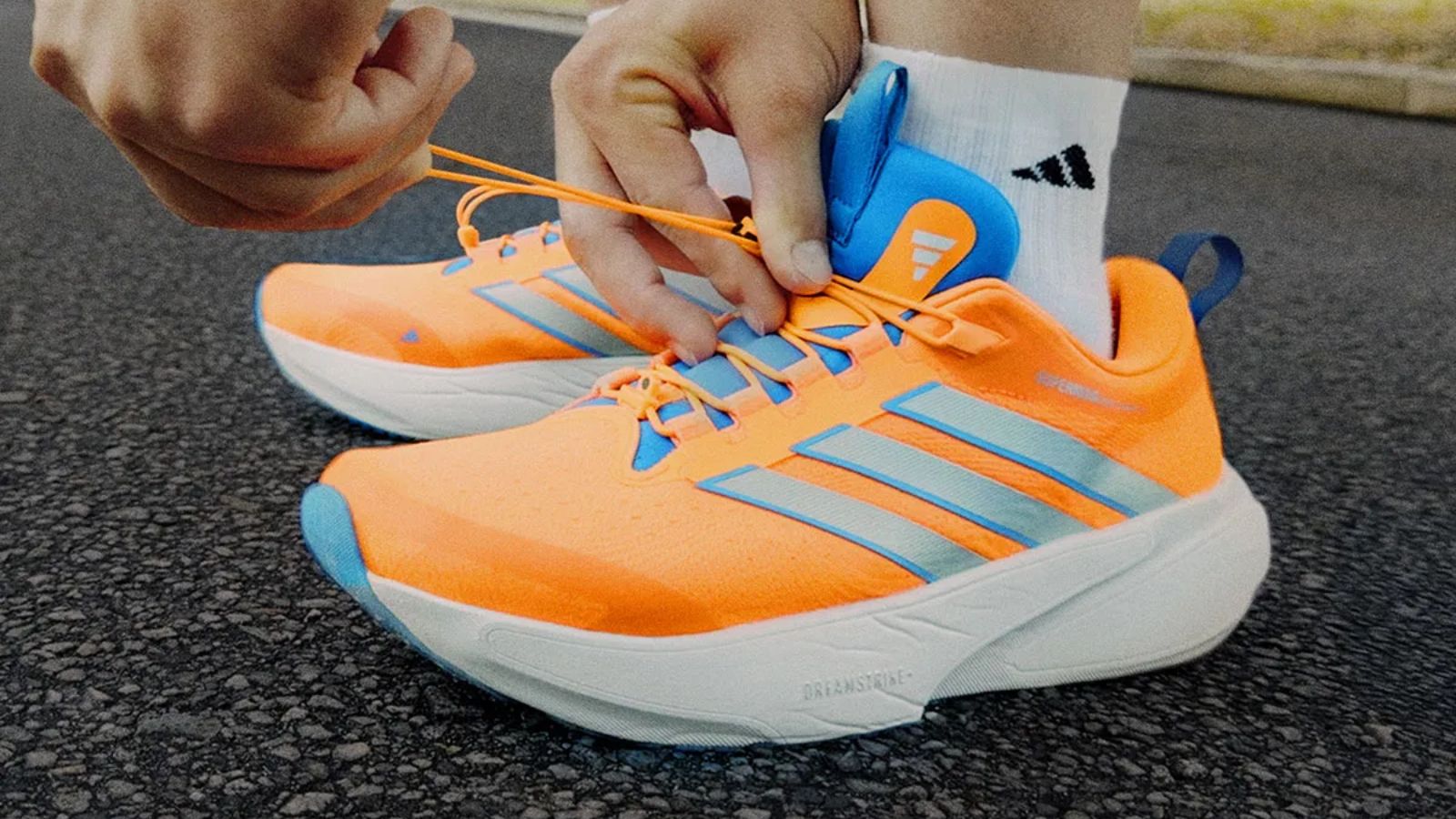 Hinh anh 2: Giay adidas Supernova Rise 3 Adaptive danh cho van dong vien khuyet tat