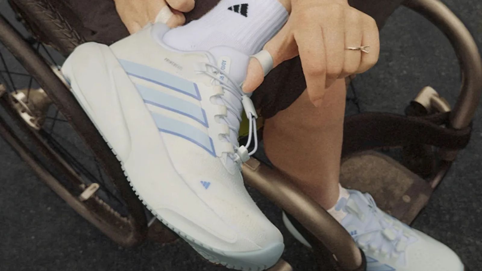 Hinh anh 6: Giay adidas Supernova Rise 3 Adaptive danh cho van dong vien khuyet tat