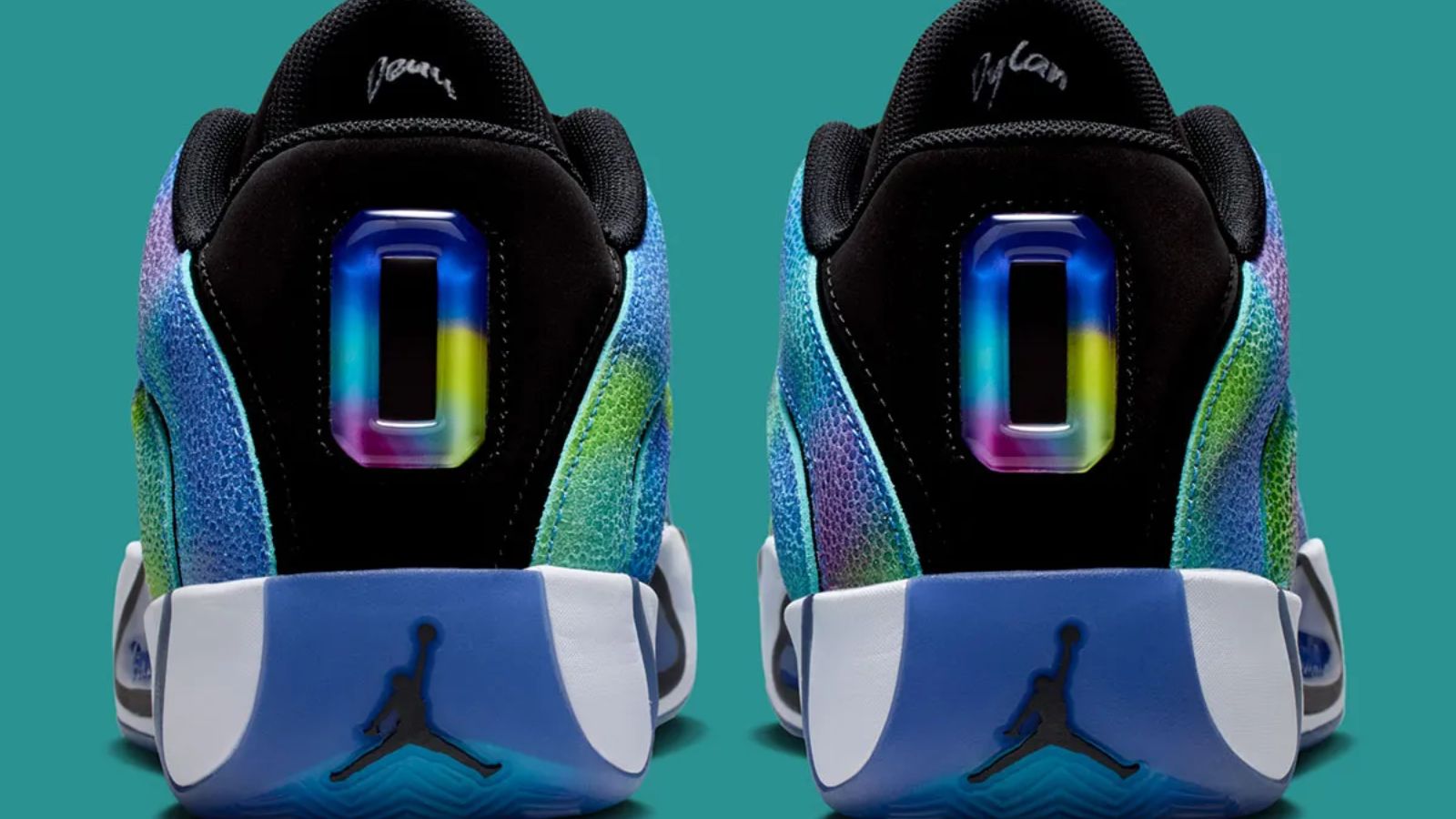 Hinh anh 5: Hinh anh Jordan Tatum 4 'Smooth Soul Volume 2' voi thiet ke gradient tinh te.