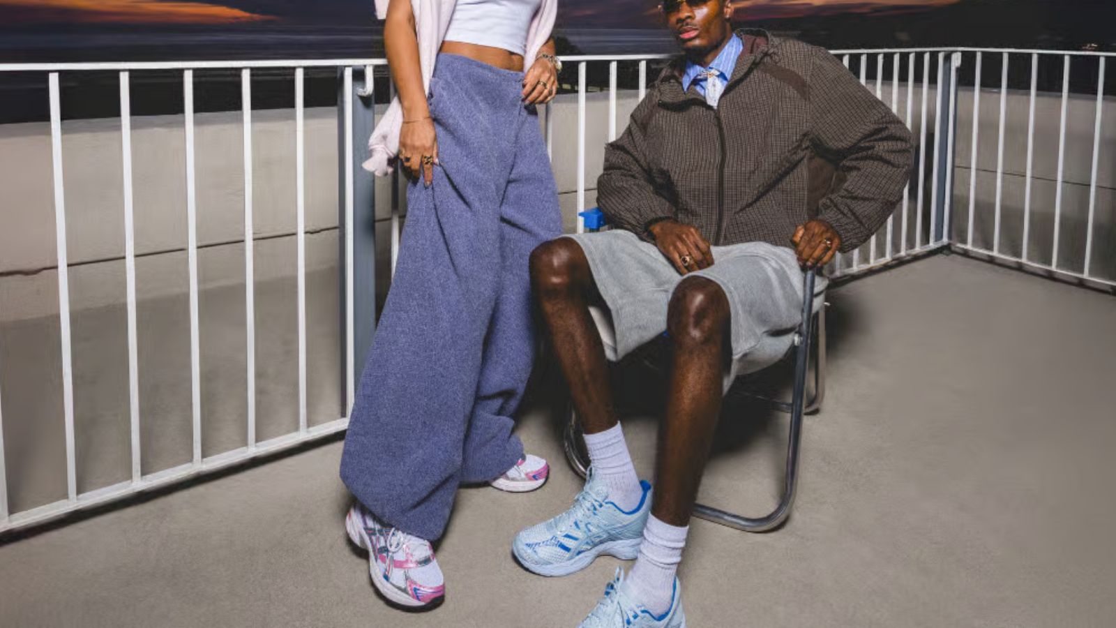 Hinh anh 3: Giay ASICS Radiant Skies voi phoi mau xanh va hong tu thien nhien, doc quyen tai Foot Locker