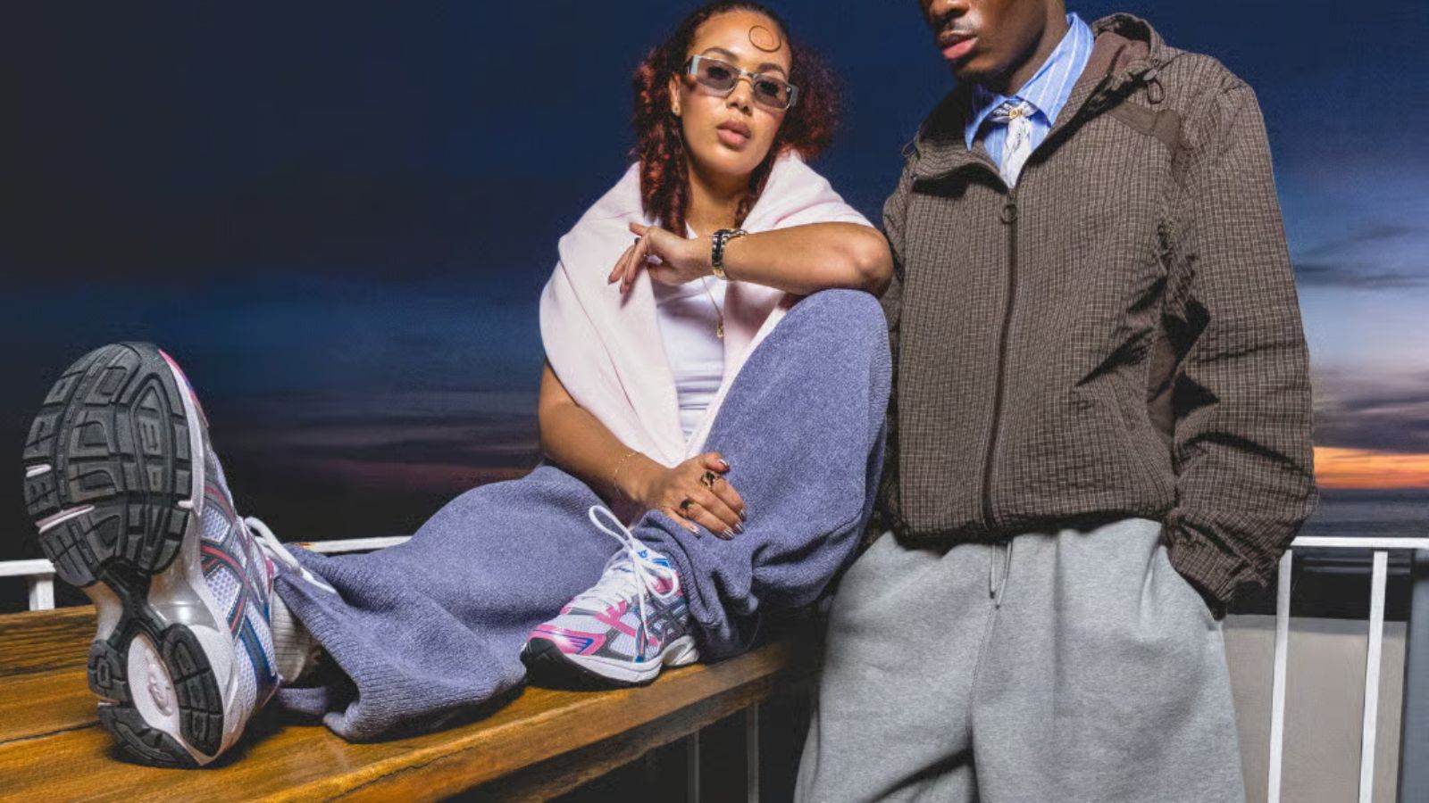 Hinh anh 4: Giay ASICS Radiant Skies voi phoi mau xanh va hong tu thien nhien, doc quyen tai Foot Locker