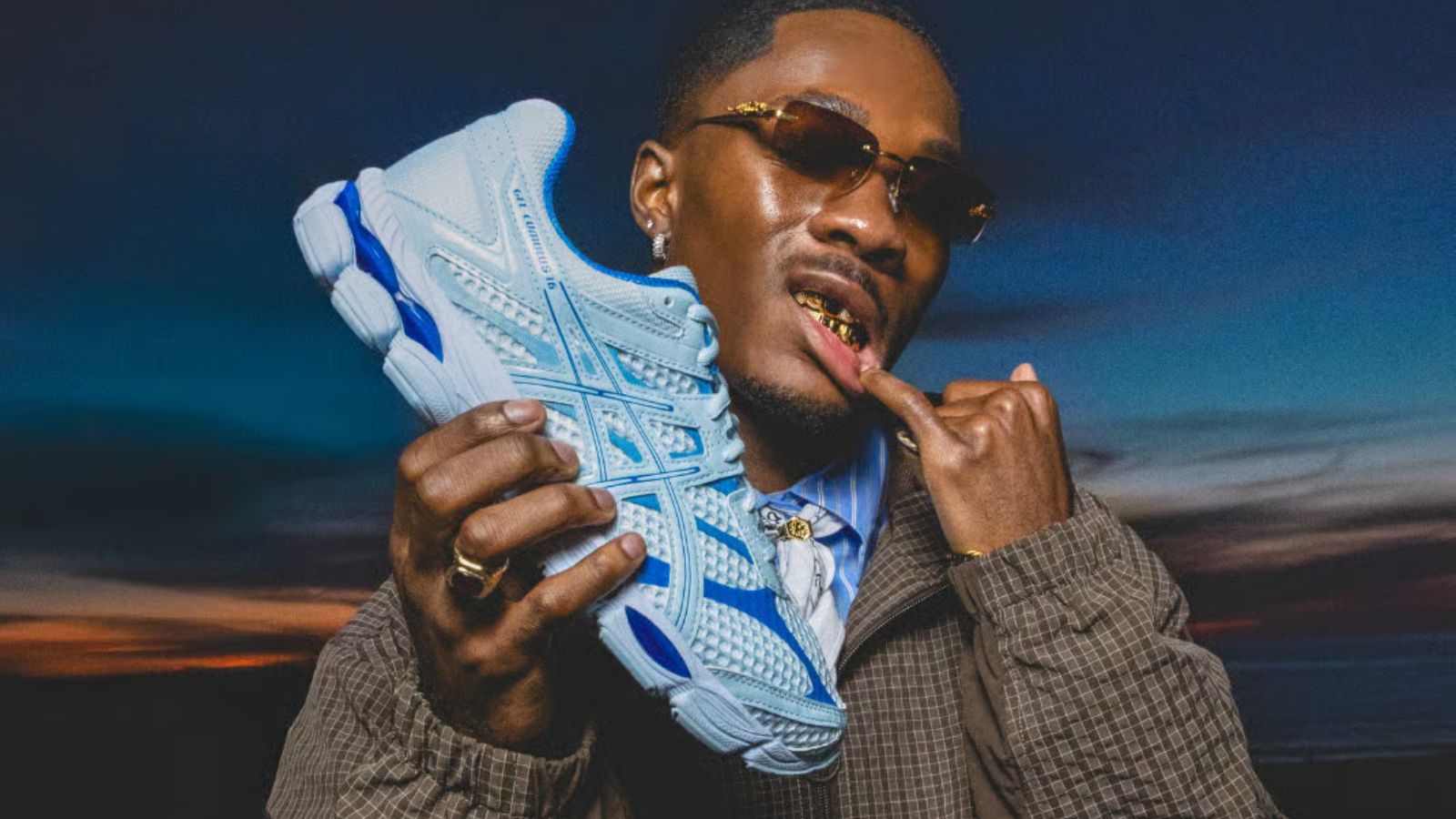 Hinh anh 7: Giay ASICS Radiant Skies voi phoi mau xanh va hong tu thien nhien, doc quyen tai Foot Locker