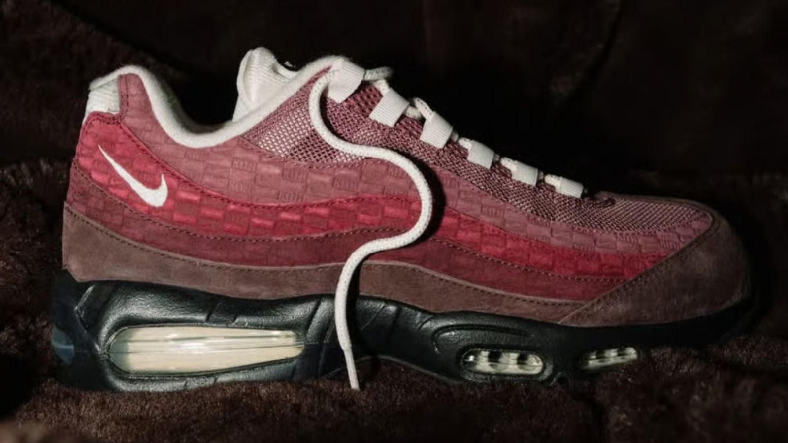 Hinh anh 3: Kith x Air Max 95 'Beetroot' phien ban Friends & Family