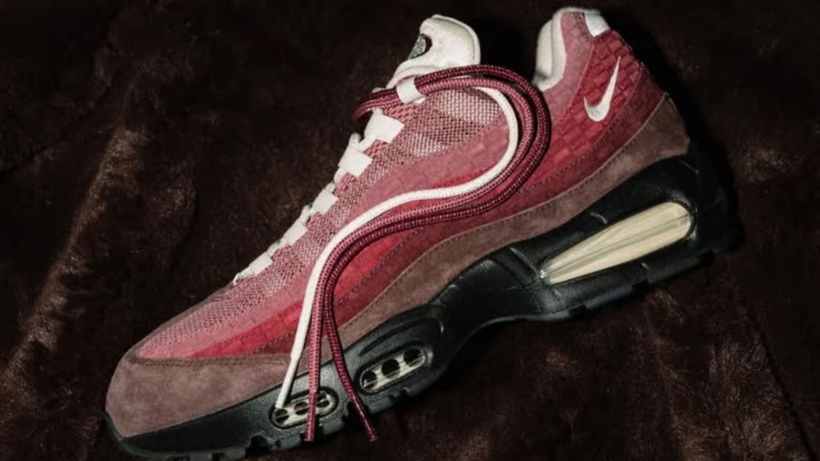 Hinh anh 4: Kith x Air Max 95 'Beetroot' phien ban Friends & Family
