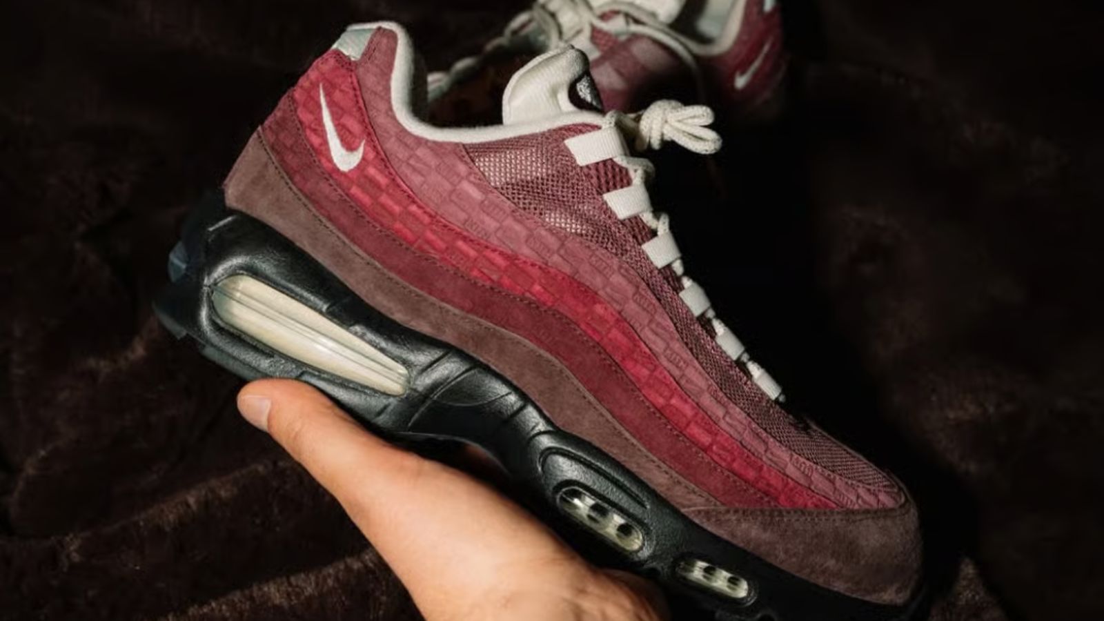Hinh anh 5: Kith x Air Max 95 'Beetroot' phien ban Friends & Family