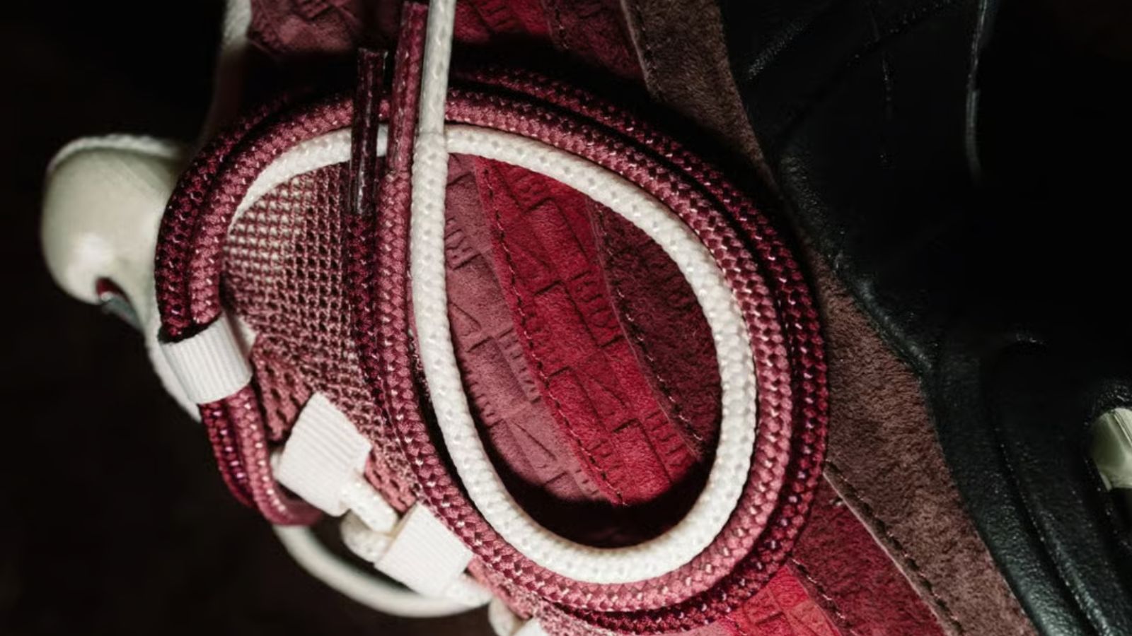 Hinh anh 6: Kith x Air Max 95 'Beetroot' phien ban Friends & Family