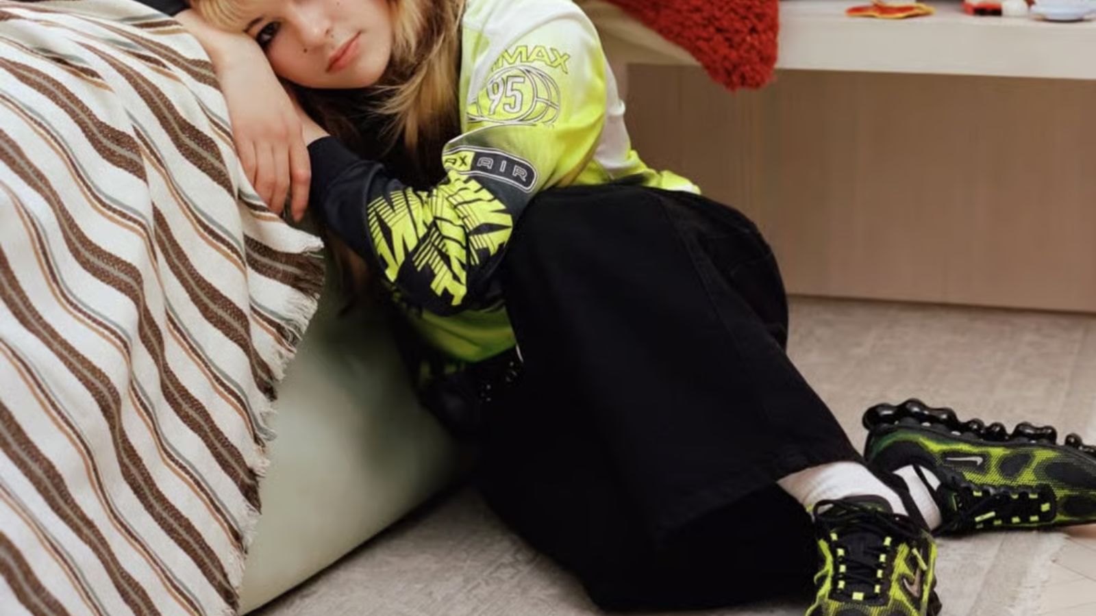 Hinh anh 3: Alysa Liu dien giay Nike Air Liquid Max va Moon Shoe trong chien dich moi