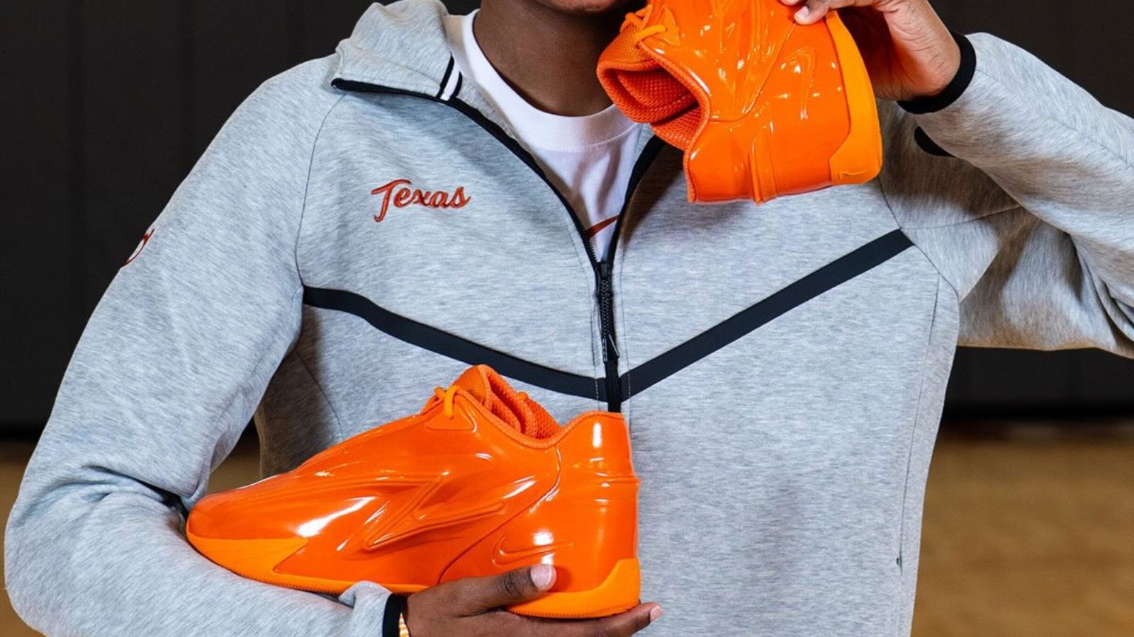 Hinh anh 1: Nike KD 19 Texas Orange PE cua Texas Longhorns trong NCAA Tournament