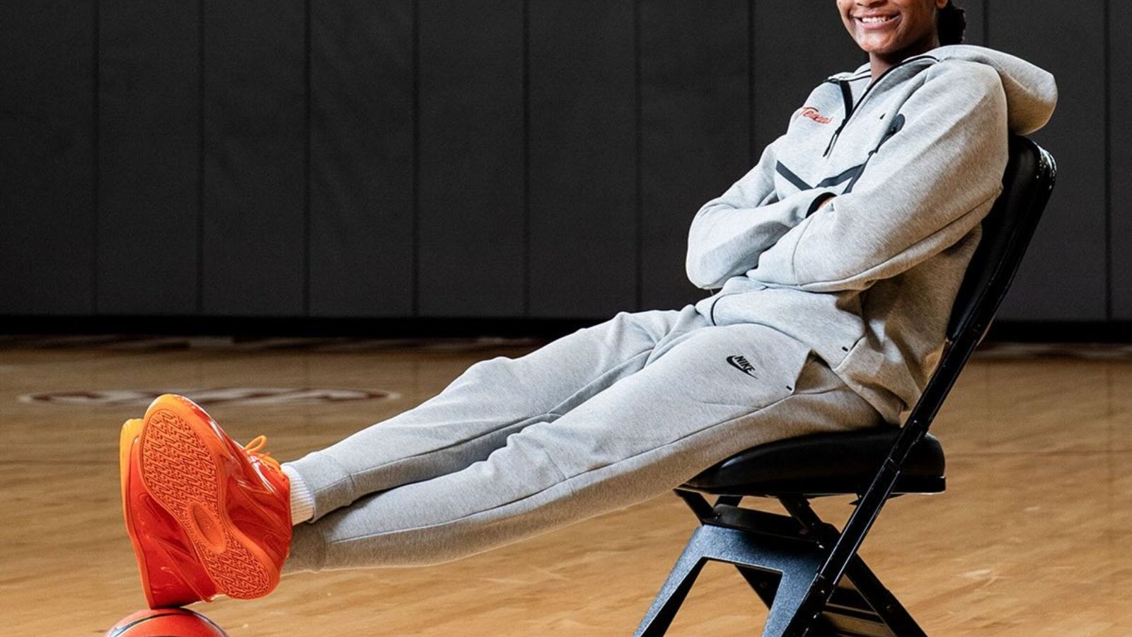 Hinh anh 2: Nike KD 19 Texas Orange PE cua Texas Longhorns trong NCAA Tournament