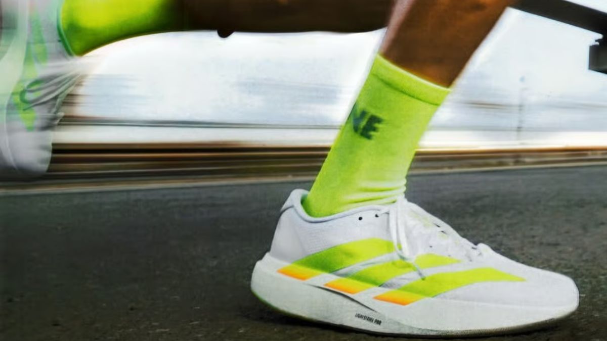 adidas Evo SL Internal Tempo - collab dau tien cua Tune Korea voi thiet ke toi gian va thong diep can bang