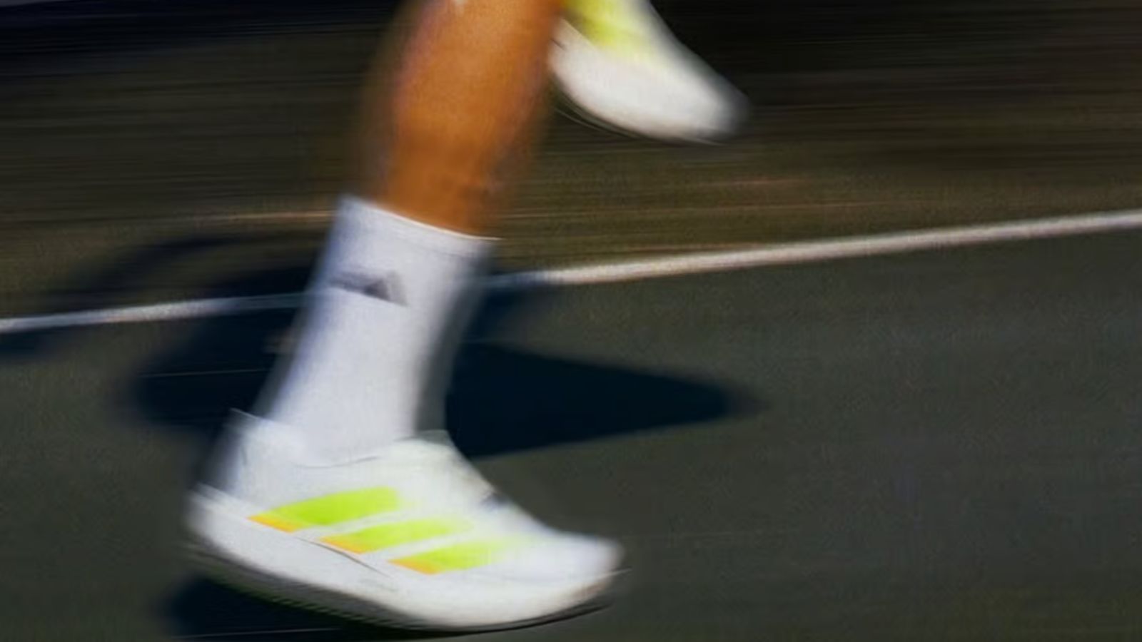 Hinh anh 1: adidas Evo SL Internal Tempo - collab dau tien cua Tune Korea voi thiet ke toi gian va thong diep can bang