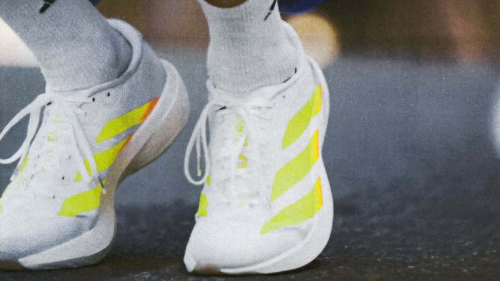 Hinh anh 2: adidas Evo SL Internal Tempo - collab dau tien cua Tune Korea voi thiet ke toi gian va thong diep can bang