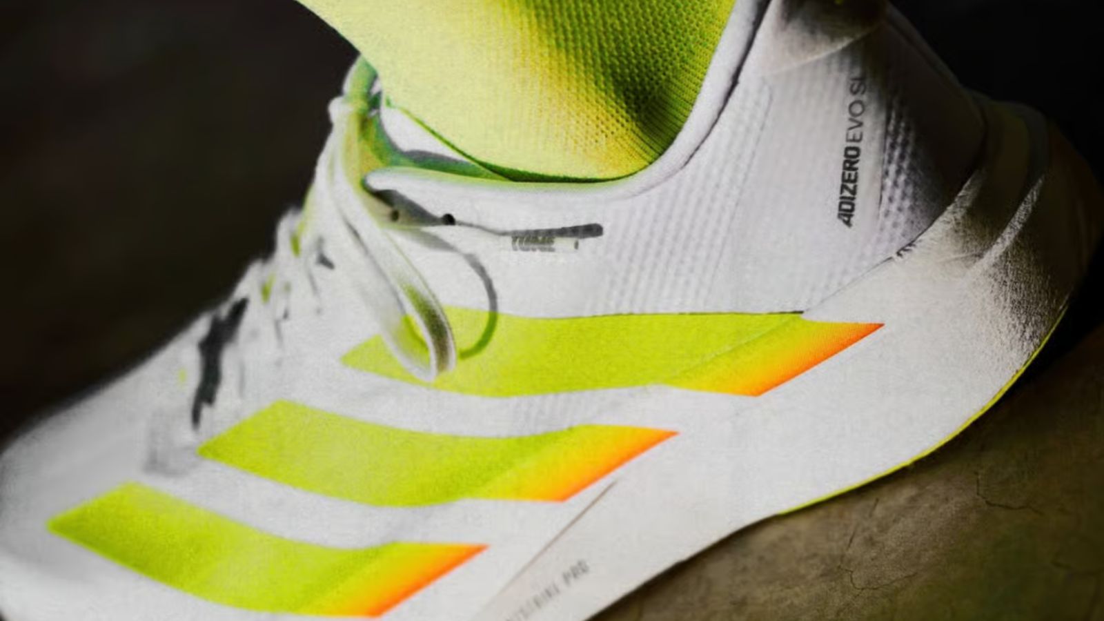 Hinh anh 6: adidas Evo SL Internal Tempo - collab dau tien cua Tune Korea voi thiet ke toi gian va thong diep can bang