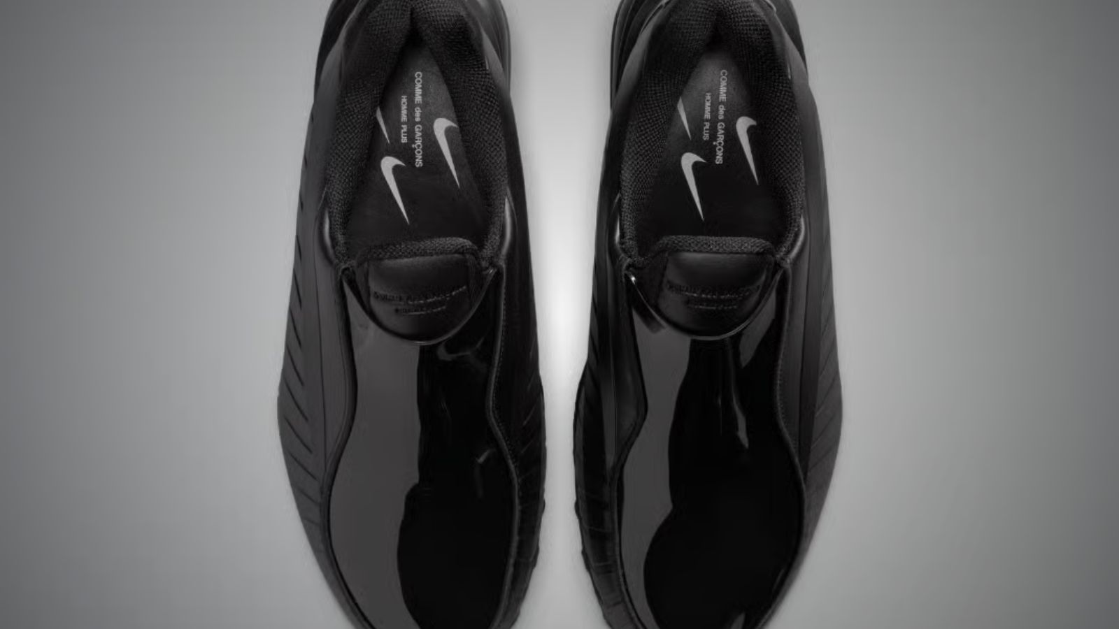 Hinh anh 4: Giay CDG x Nike Air Max Dolce Triple Black voi thiet ke toi gian va chat lieu da bong cao cap.