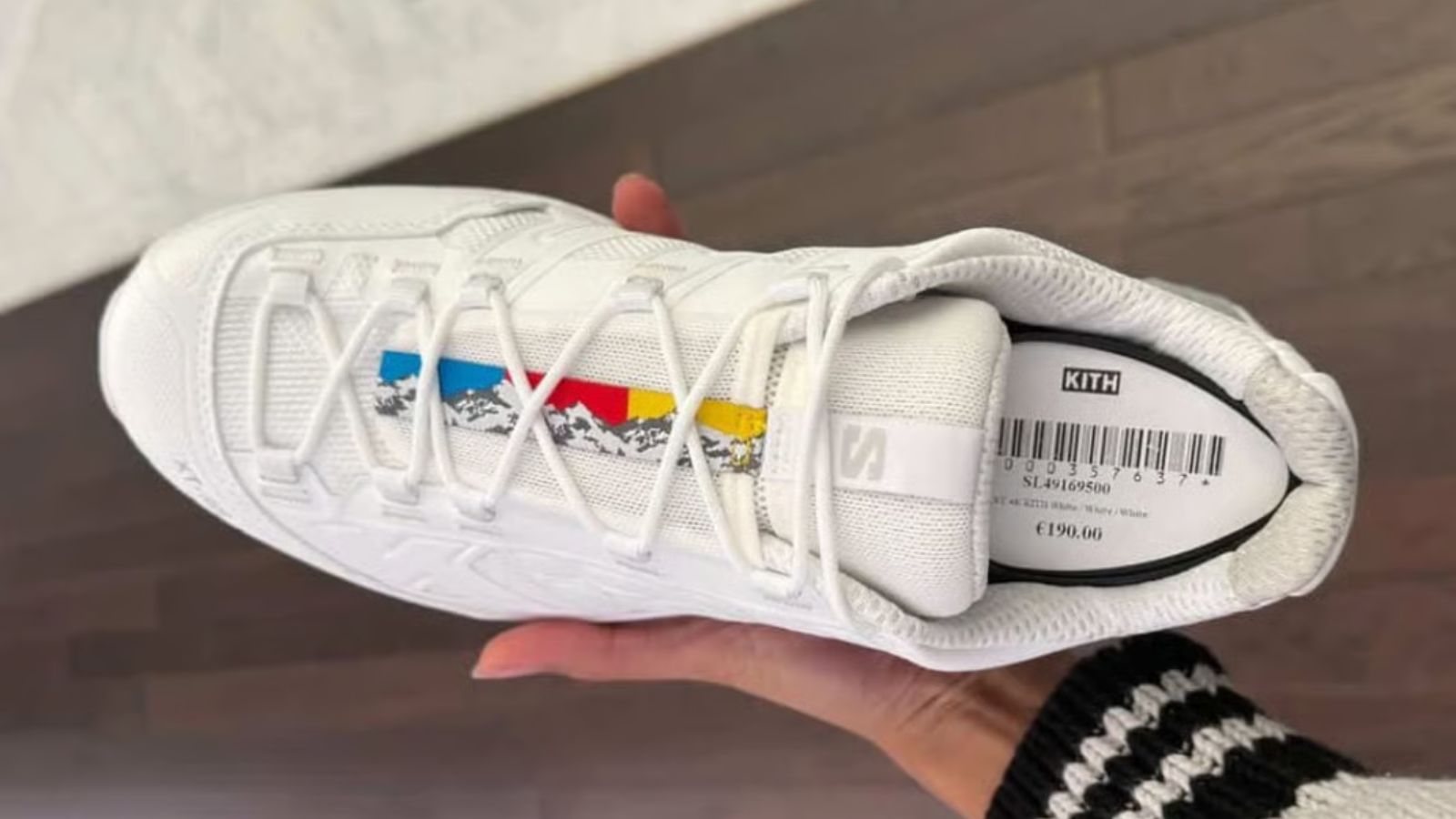 Hinh anh 1: Giay Kith x Salomon XT-4K voi thiet ke monochrome den trang