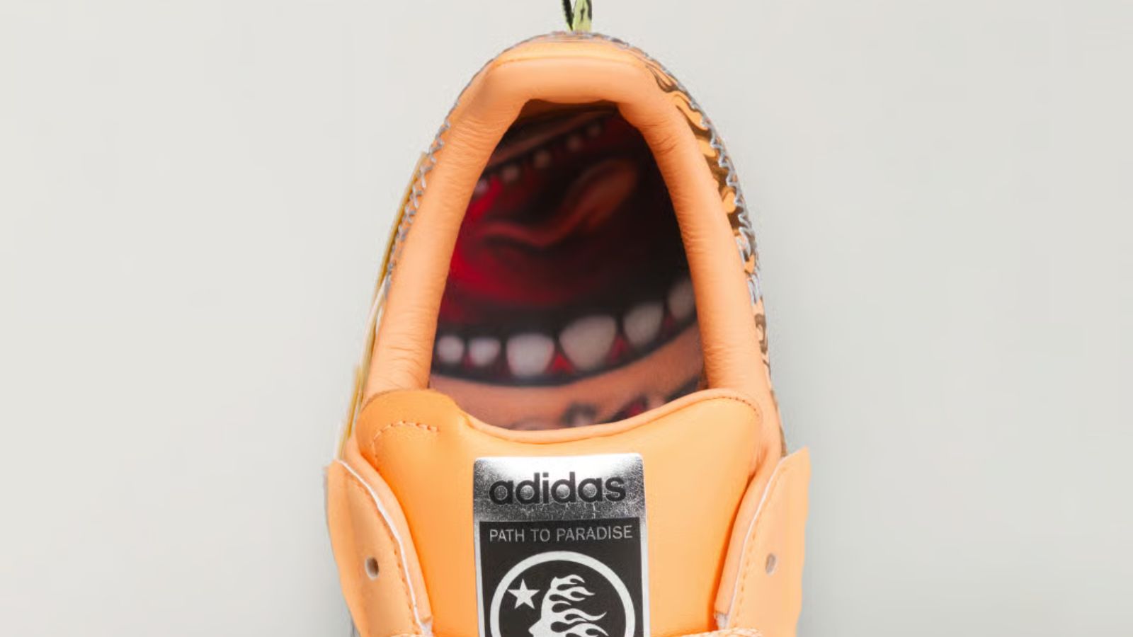 Hinh anh 5: Hellstar x adidas Superstar Hazy Orange voi thiet ke cam noi bat